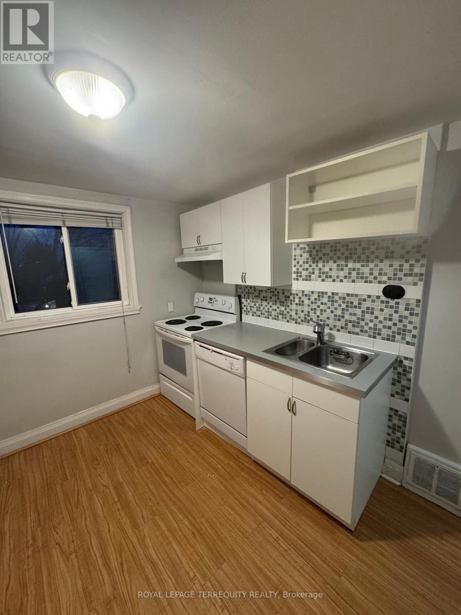 Top Floor - 127 Sheppard Avenue W, Toronto, Ontario  M2N 1M7 - Photo 7 - C12018280
