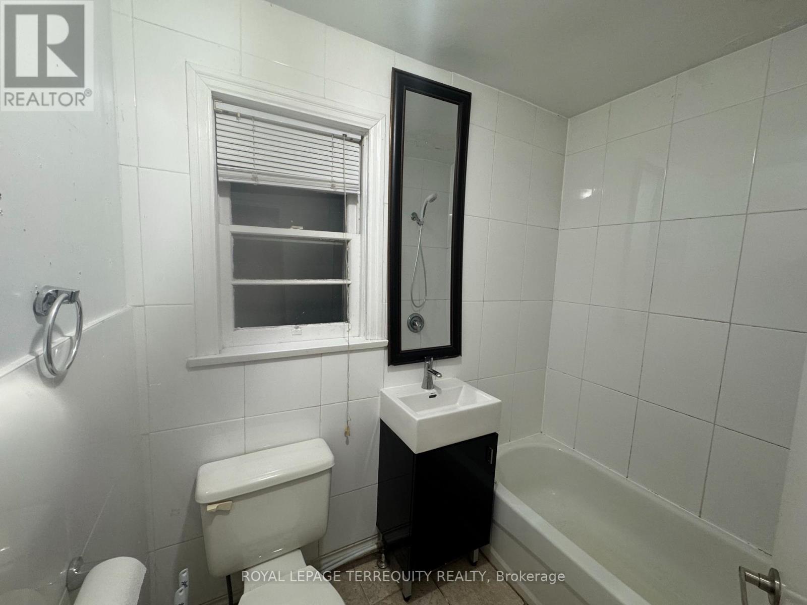 Top Floor - 127 Sheppard Avenue W, Toronto, Ontario  M2N 1M7 - Photo 9 - C12018280