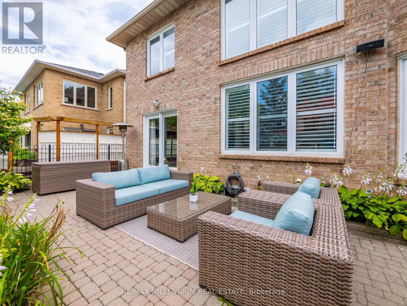 1050 Masters Green, Oakville (1007 - Ga Glen Abbey), Ontario  L6M 2P1 - Photo 33 - W12018281