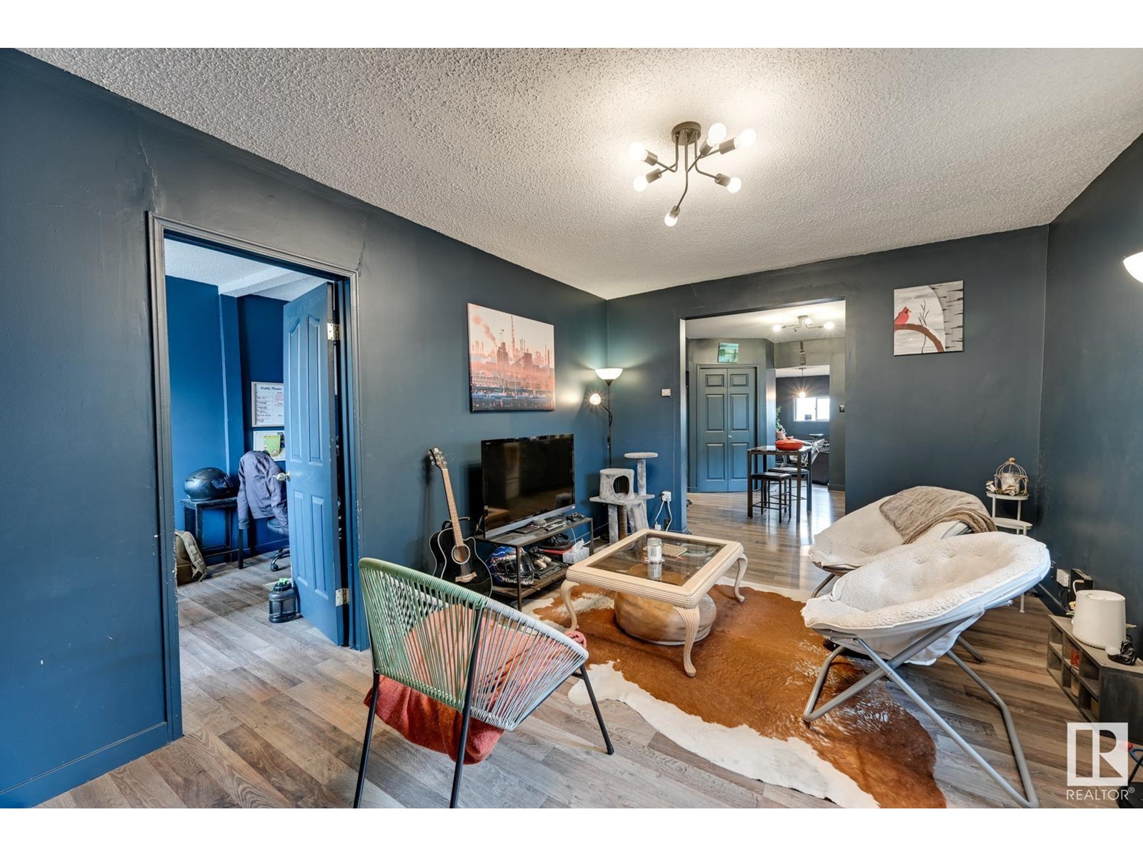 Property at 11911 77 ST NW image 4