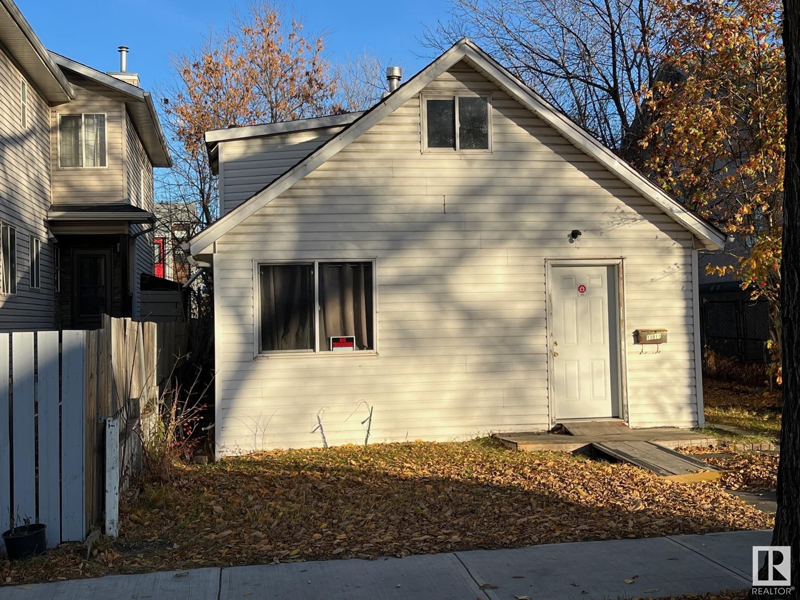 Property at 11911 77 ST NW image 2
