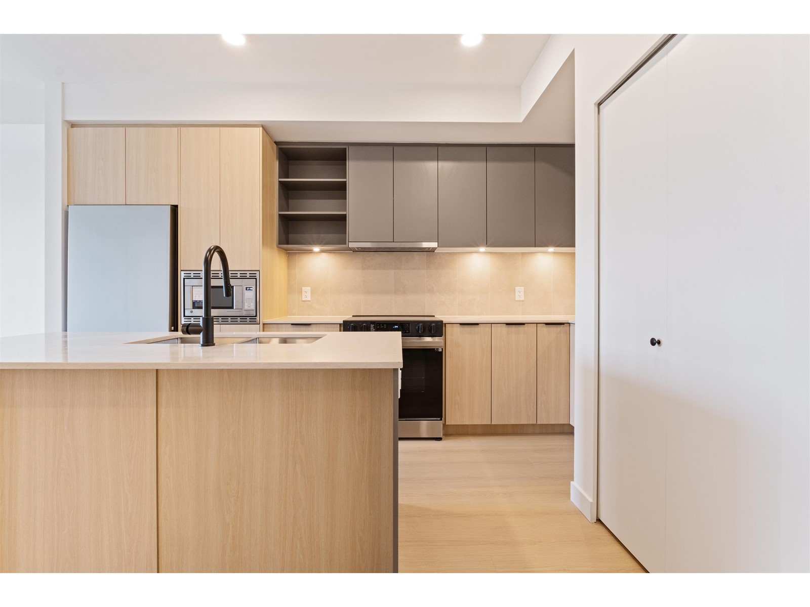 412 13439 94a Avenue, Surrey, British Columbia  V3V 0G9 - Photo 6 - R2977740