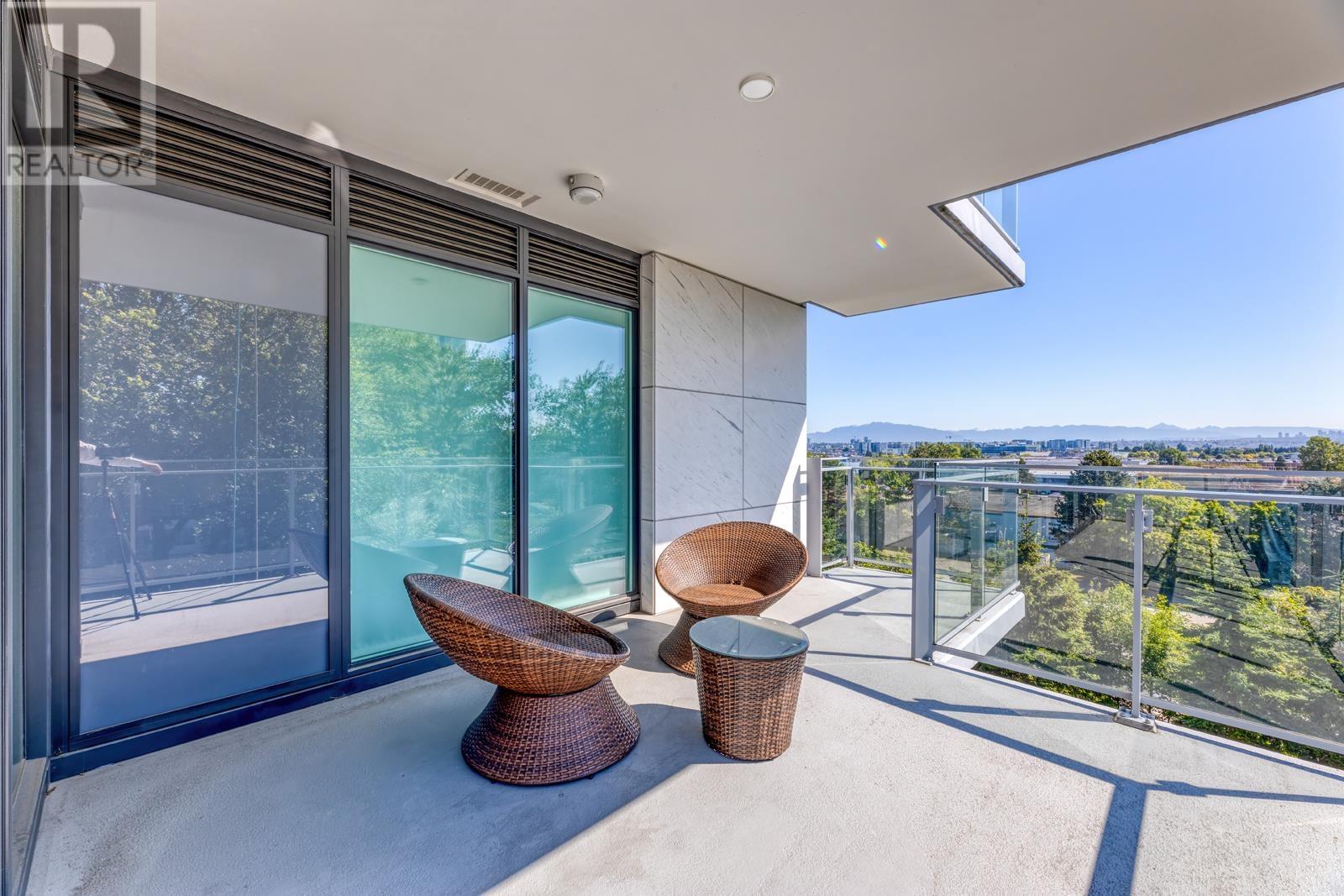 Listing Picture 21 of 40 : 608 6855 PEARSON WAY, Richmond / 烈治文 - 魯藝地產 Yvonne Lu Group - MLS Medallion Club Member