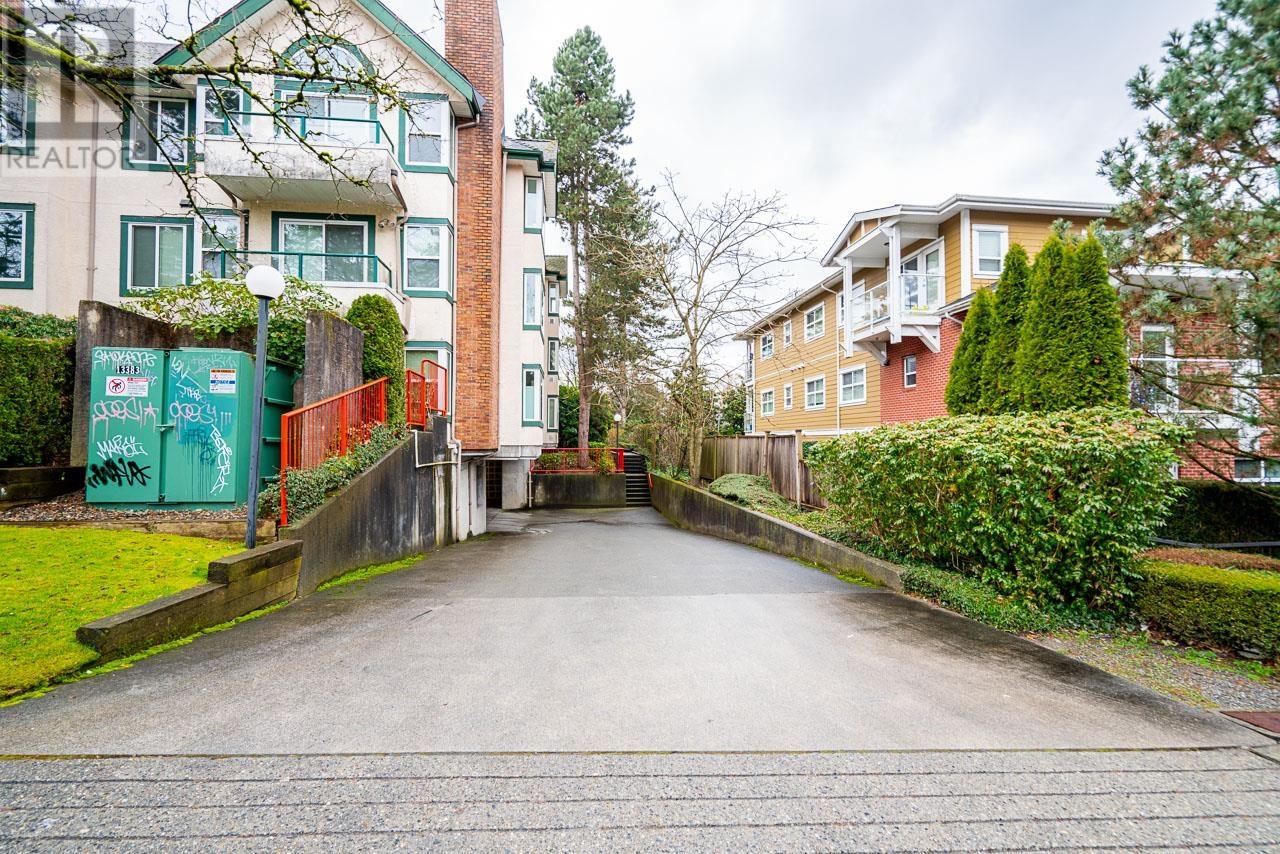 306 5663 Inman Avenue, Burnaby, British Columbia  V5H 2M2 - Photo 3 - R2977734