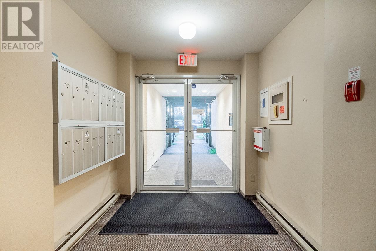 306 5663 Inman Avenue, Burnaby, British Columbia  V5H 2M2 - Photo 4 - R2977734