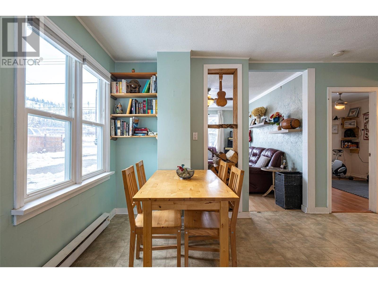 Property at 552 Snowsell Street image 2