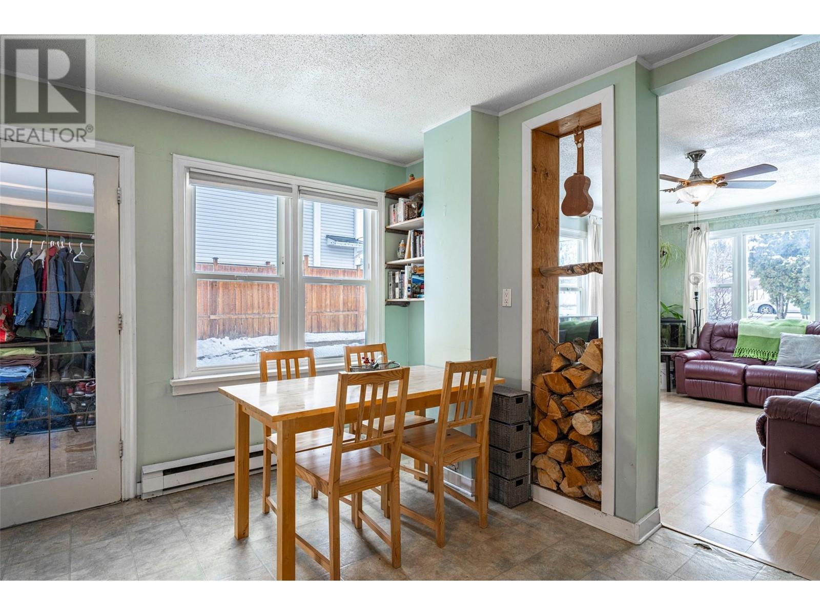 Property at 552 Snowsell Street image 3