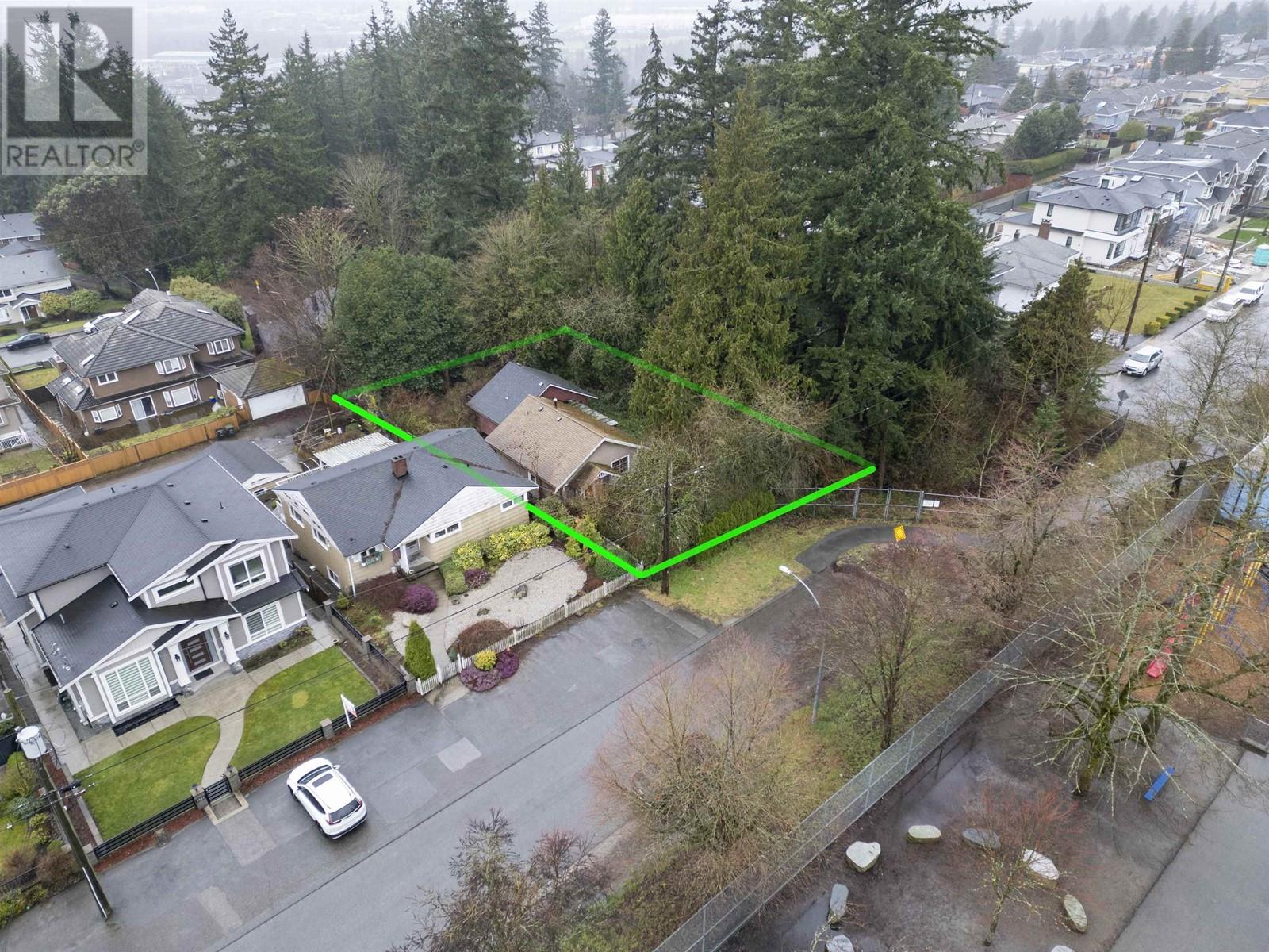 Property at 5808 PORTLAND STREET image 3