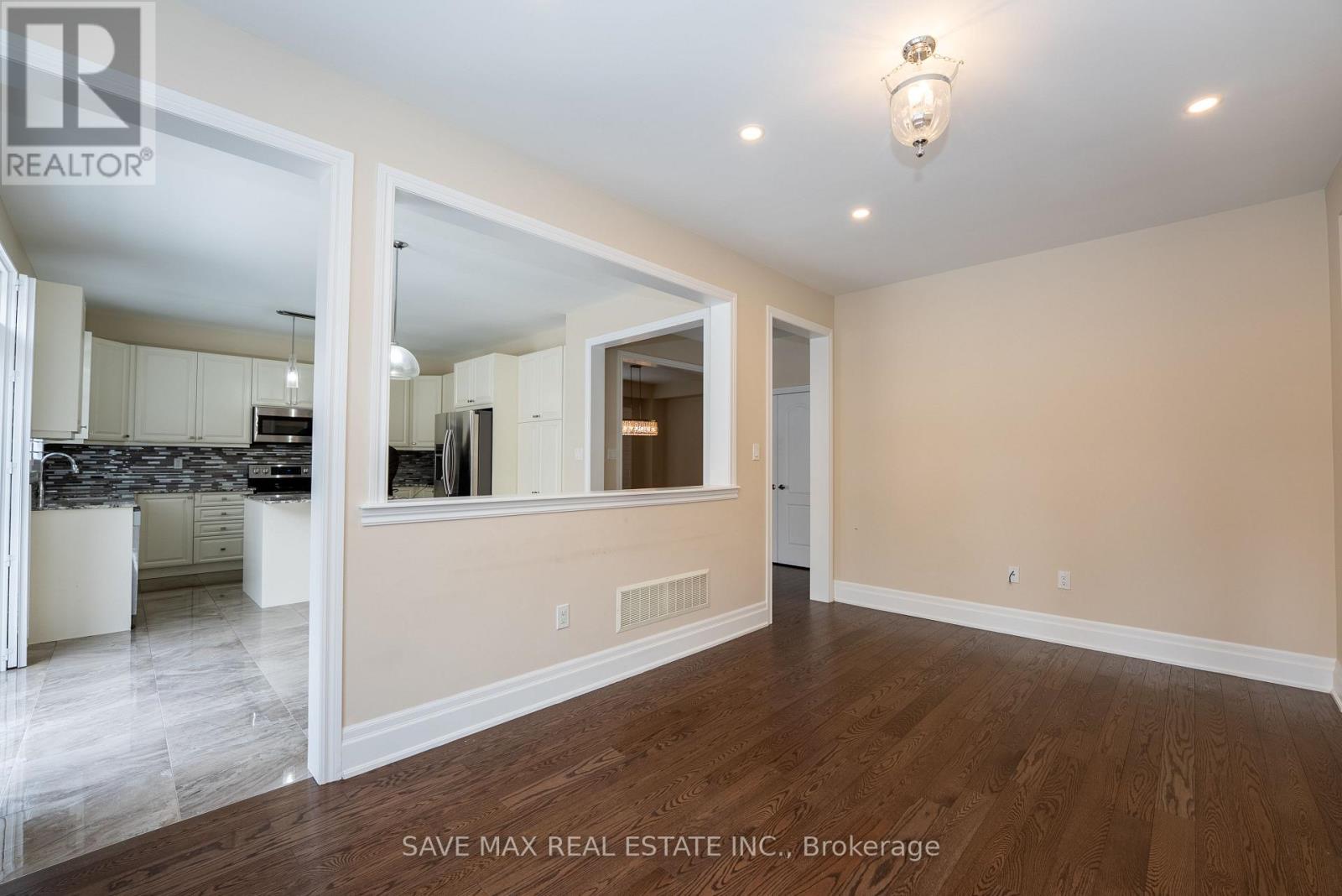 36 Roulette Crescent, Brampton, Ontario  L7A 4R6 - Photo 12 - W12018333