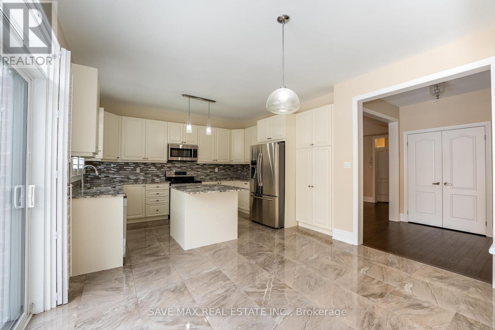 36 Roulette Crescent, Brampton, Ontario  L7A 4R6 - Photo 13 - W12018333