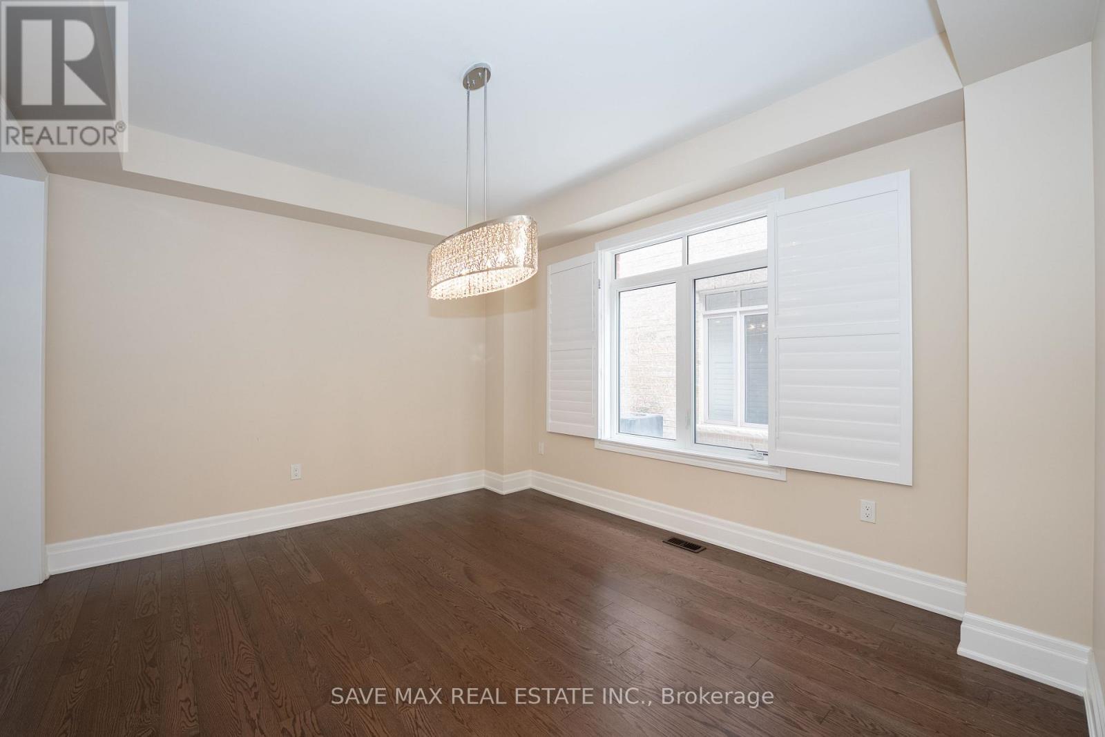 36 Roulette Crescent, Brampton, Ontario  L7A 4R6 - Photo 7 - W12018333