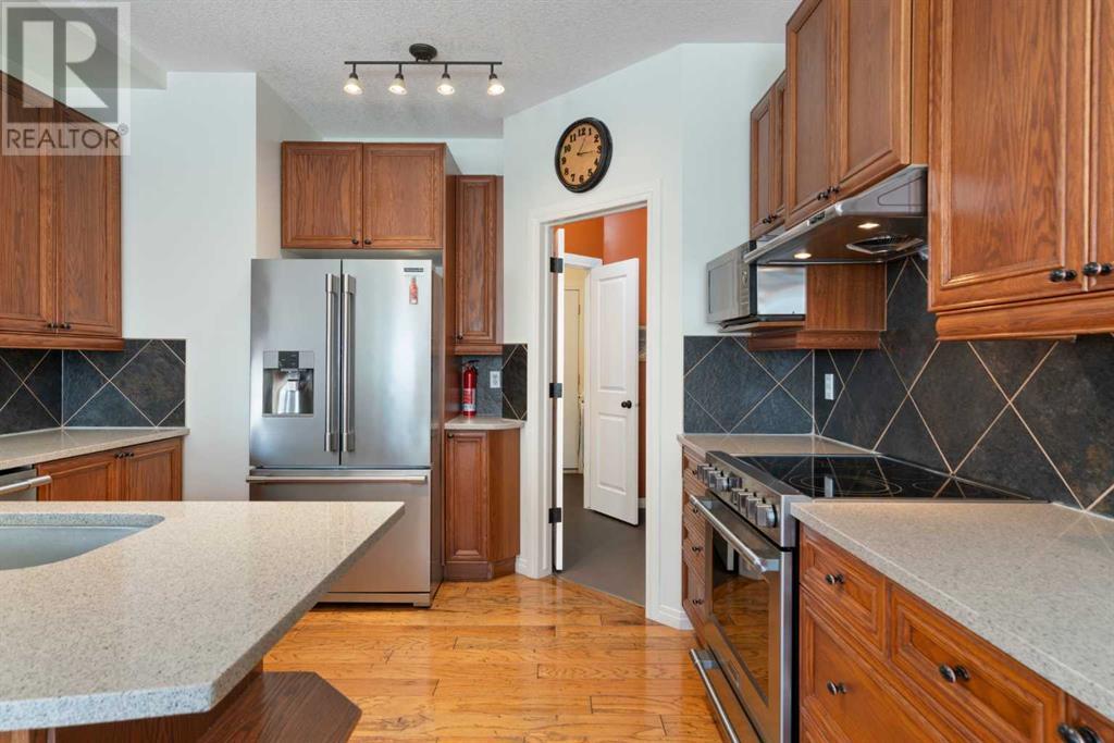 123 Cougar Ridge Drive Sw, Calgary, Alberta  T3H 4X6 - Photo 14 - A2201939