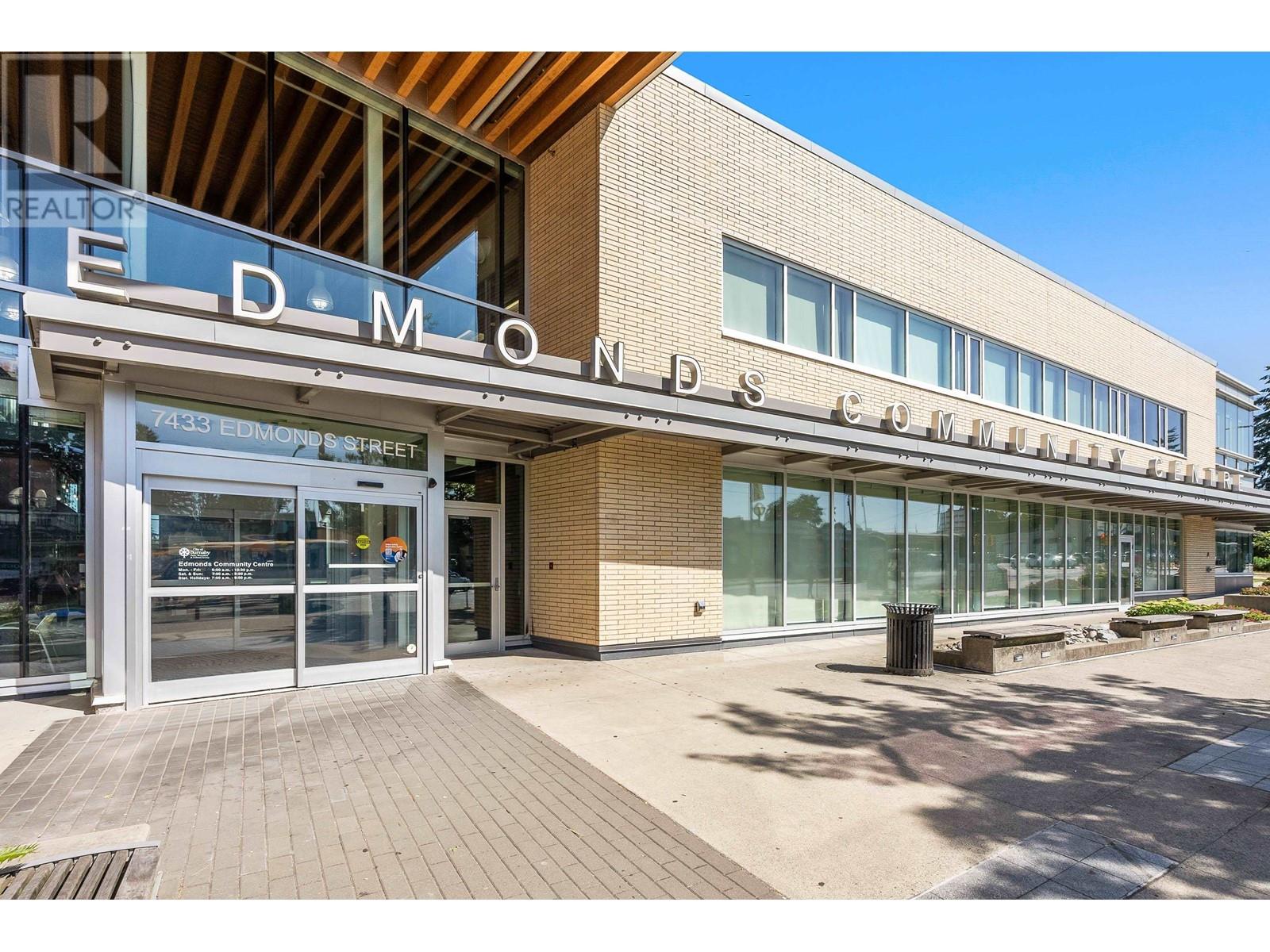 Listing Picture 31 of 38 : 211 7908 GRAHAM AVENUE, Burnaby / 本拿比 - 魯藝地產 Yvonne Lu Group - MLS Medallion Club Member