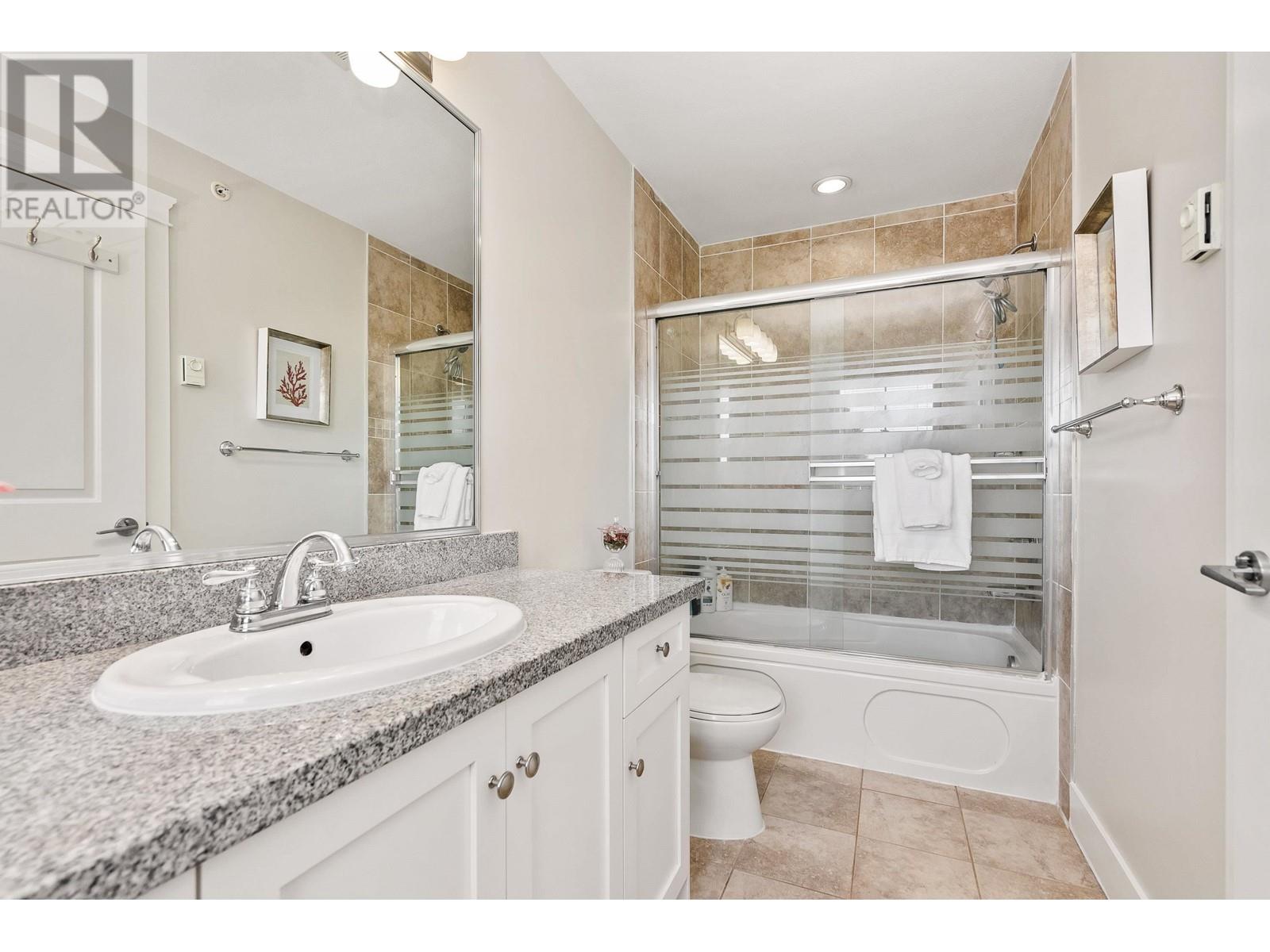 Listing Picture 19 of 38 : 211 7908 GRAHAM AVENUE, Burnaby / 本拿比 - 魯藝地產 Yvonne Lu Group - MLS Medallion Club Member