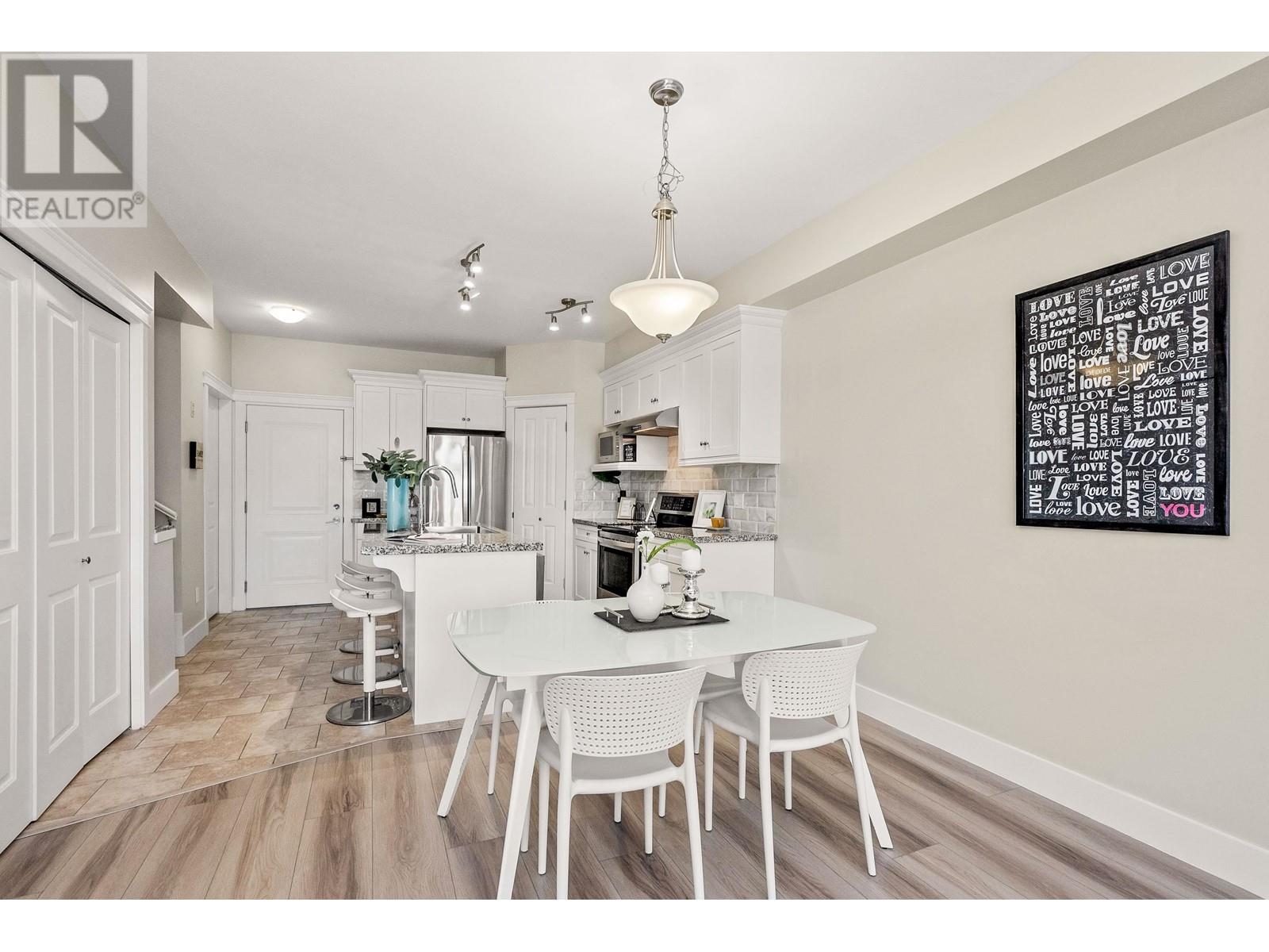 Listing Picture 8 of 38 : 211 7908 GRAHAM AVENUE, Burnaby / 本拿比 - 魯藝地產 Yvonne Lu Group - MLS Medallion Club Member