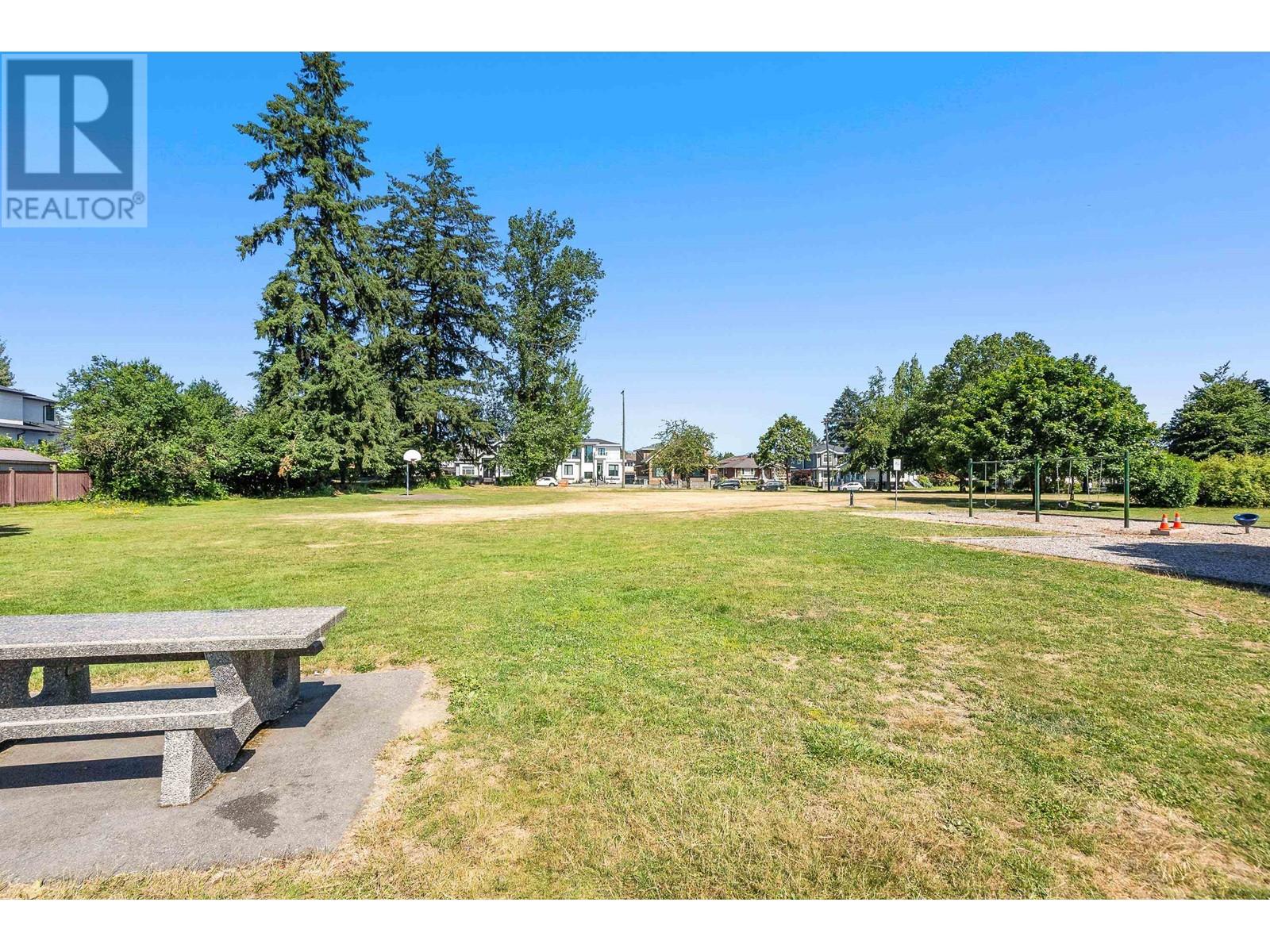 Listing Picture 30 of 38 : 211 7908 GRAHAM AVENUE, Burnaby / 本拿比 - 魯藝地產 Yvonne Lu Group - MLS Medallion Club Member