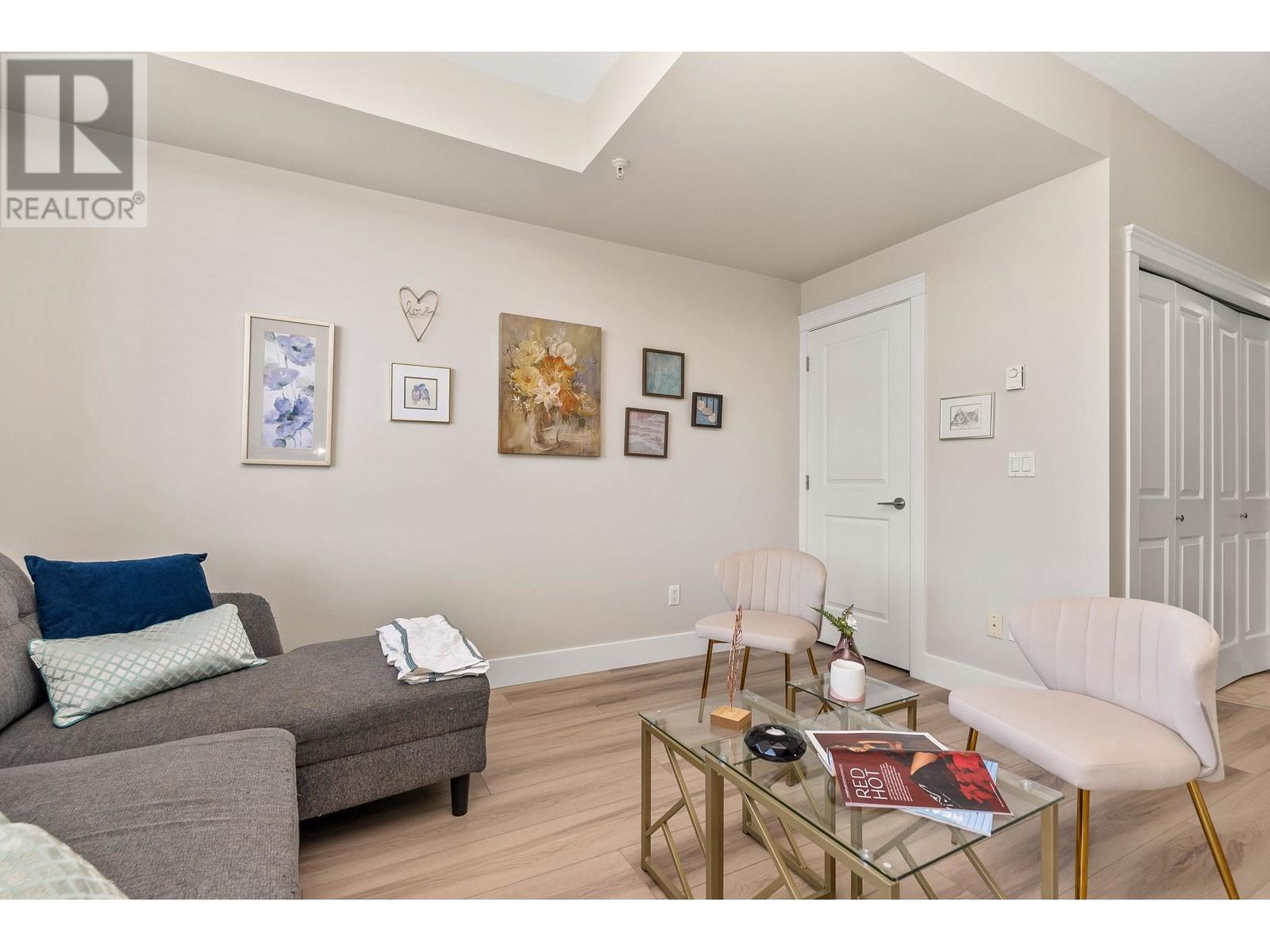 Listing Picture 10 of 38 : 211 7908 GRAHAM AVENUE, Burnaby / 本拿比 - 魯藝地產 Yvonne Lu Group - MLS Medallion Club Member
