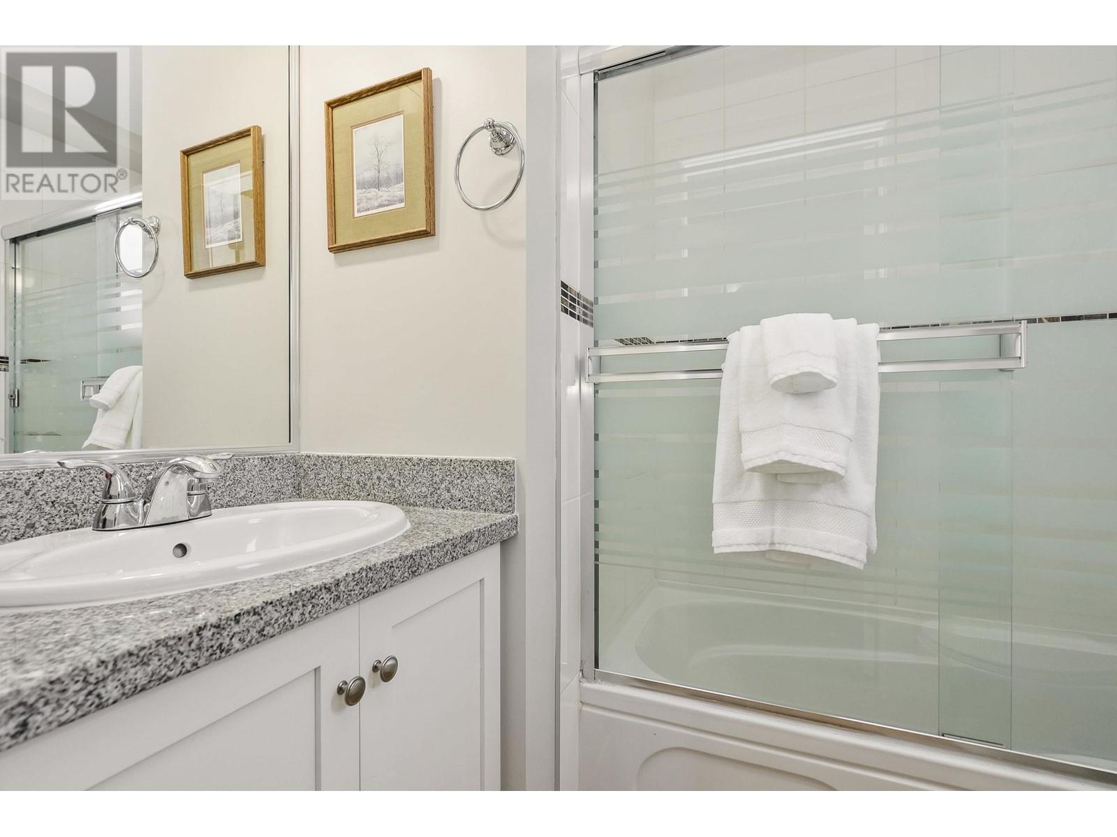 Listing Picture 23 of 38 : 211 7908 GRAHAM AVENUE, Burnaby / 本拿比 - 魯藝地產 Yvonne Lu Group - MLS Medallion Club Member