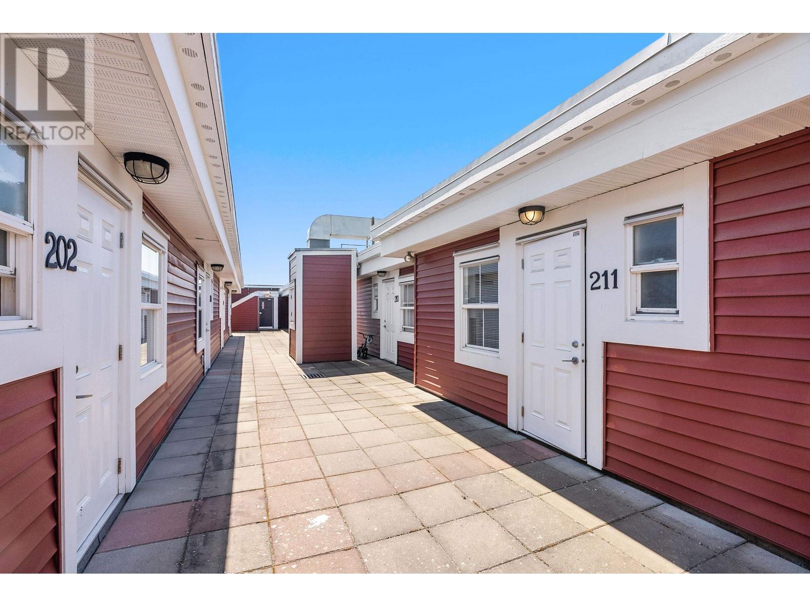 Listing Picture 26 of 38 : 211 7908 GRAHAM AVENUE, Burnaby / 本拿比 - 魯藝地產 Yvonne Lu Group - MLS Medallion Club Member