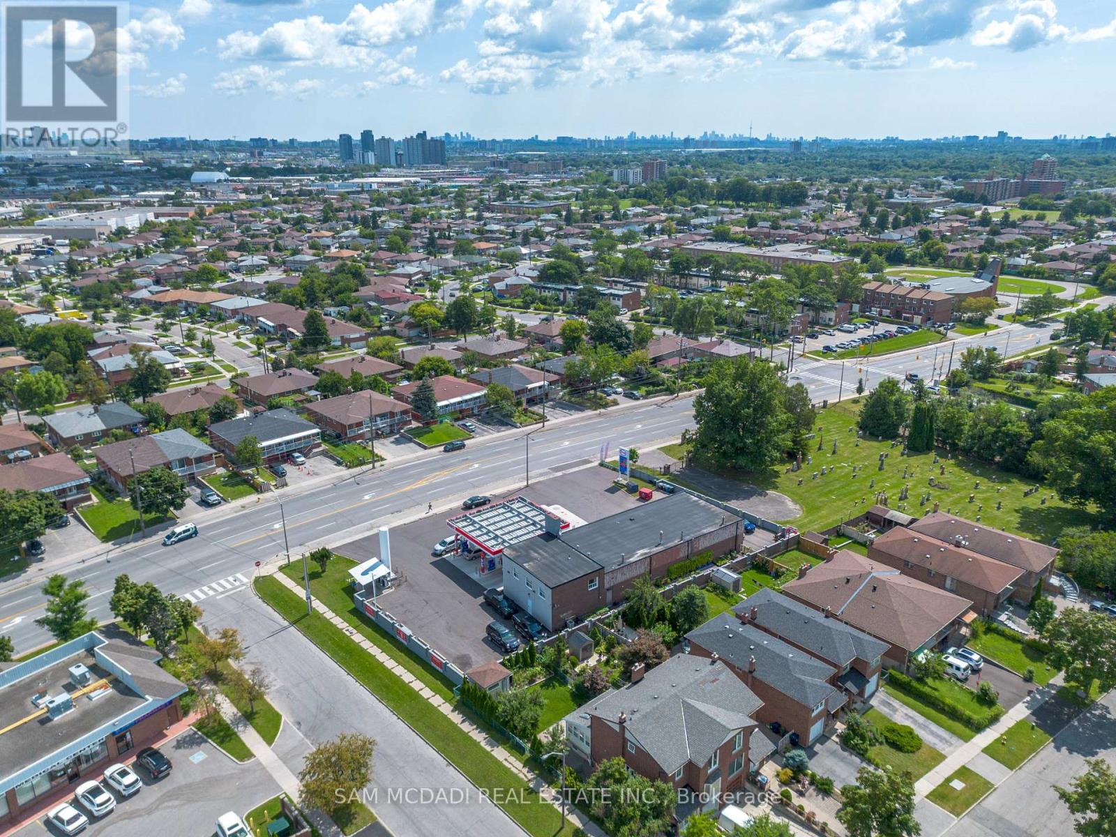 2922 Islington Avenue, Toronto, Ontario  M9L 2K4 - Photo 10 - W12018370