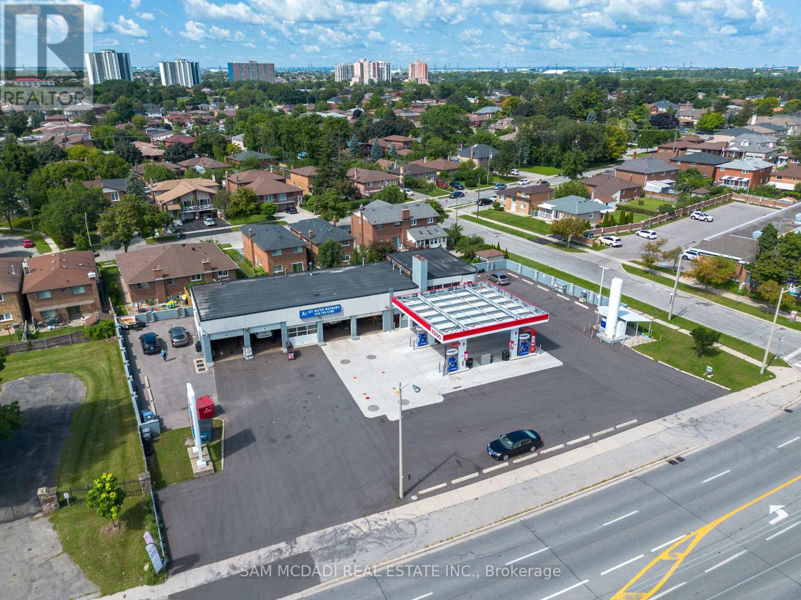 2922 Islington Avenue, Toronto, Ontario  M9L 2K4 - Photo 3 - W12018370