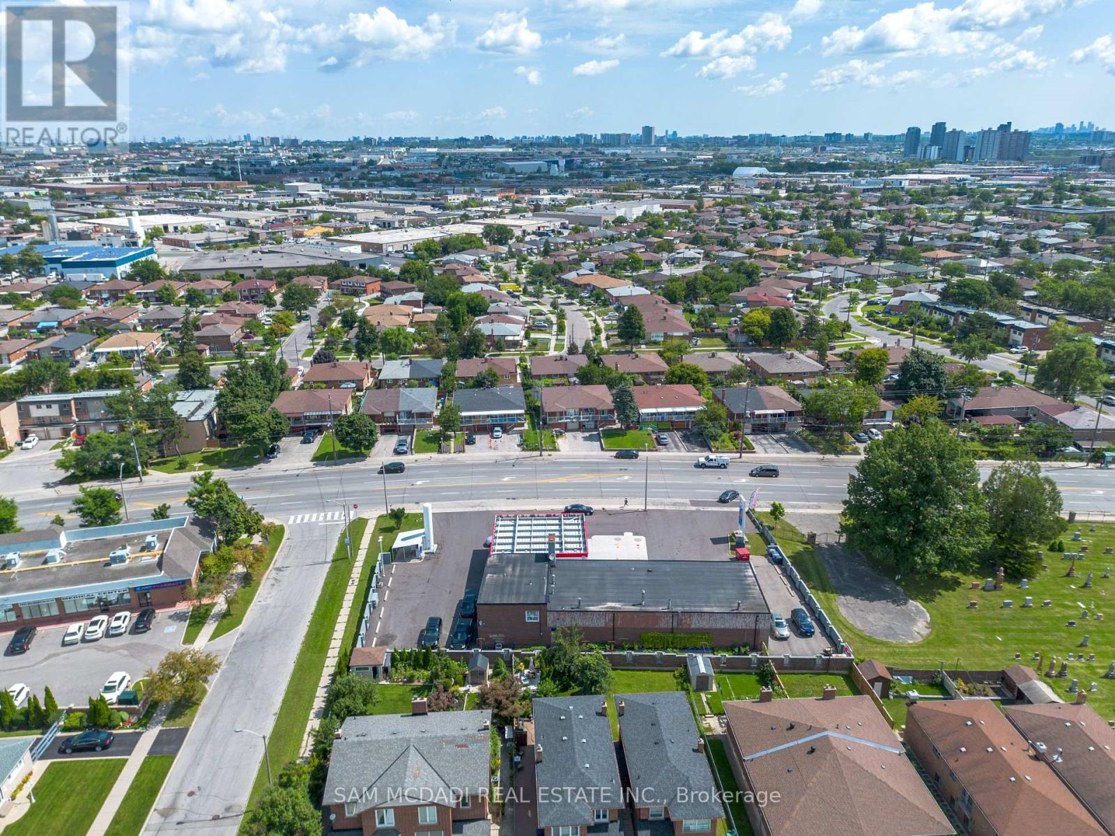 2922 Islington Avenue, Toronto, Ontario  M9L 2K4 - Photo 9 - W12018370