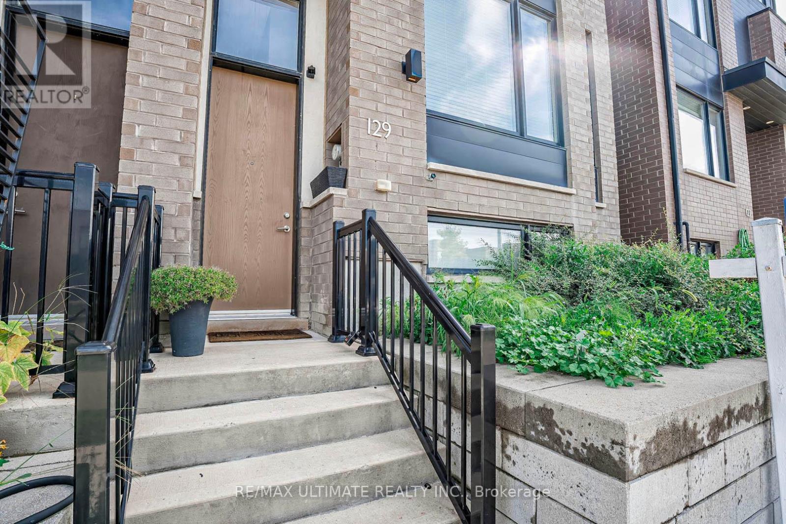 129 Stanley Greene Boulevard, Toronto, Ontario  M3K 0A7 - Photo 2 - W12018402