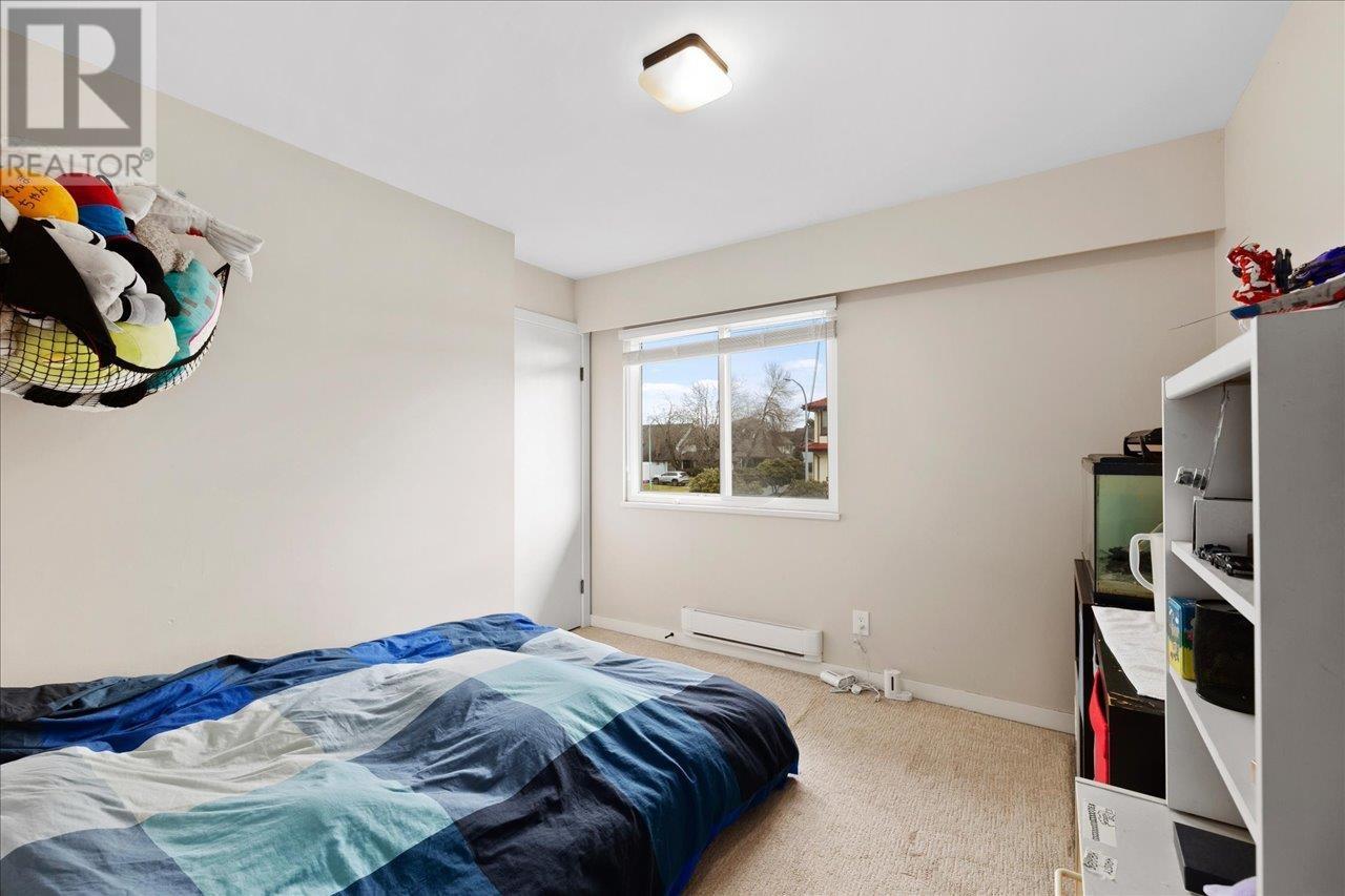 Listing Picture 16 of 37 : 7951 FROBISHER DRIVE, Richmond / 烈治文 - 魯藝地產 Yvonne Lu Group - MLS Medallion Club Member