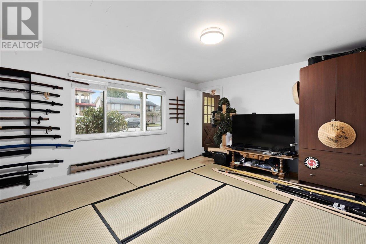 Listing Picture 18 of 37 : 7951 FROBISHER DRIVE, Richmond / 烈治文 - 魯藝地產 Yvonne Lu Group - MLS Medallion Club Member