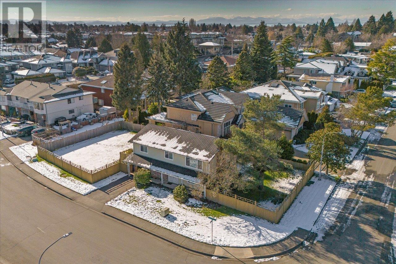 Listing Picture 24 of 37 : 7951 FROBISHER DRIVE, Richmond / 烈治文 - 魯藝地產 Yvonne Lu Group - MLS Medallion Club Member