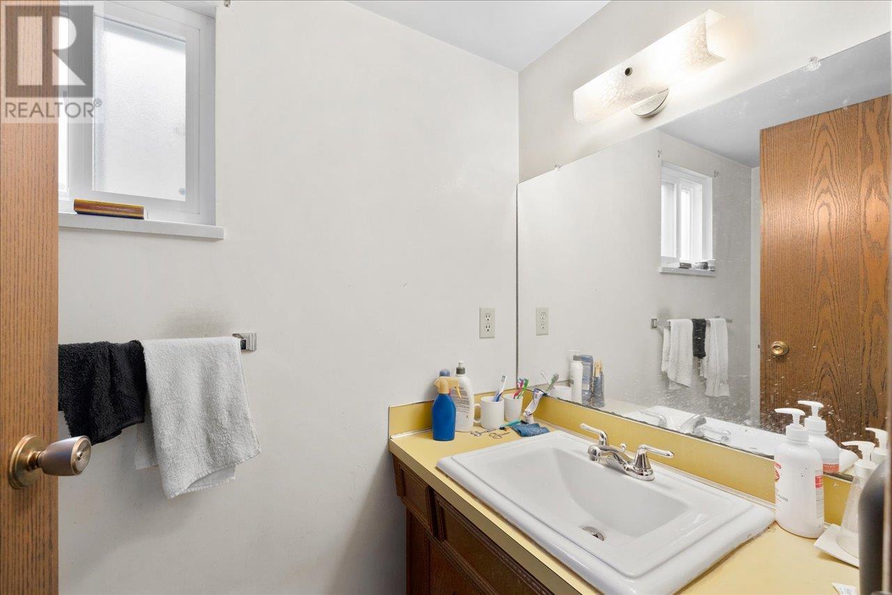 Listing Picture 35 of 37 : 7951 FROBISHER DRIVE, Richmond / 烈治文 - 魯藝地產 Yvonne Lu Group - MLS Medallion Club Member