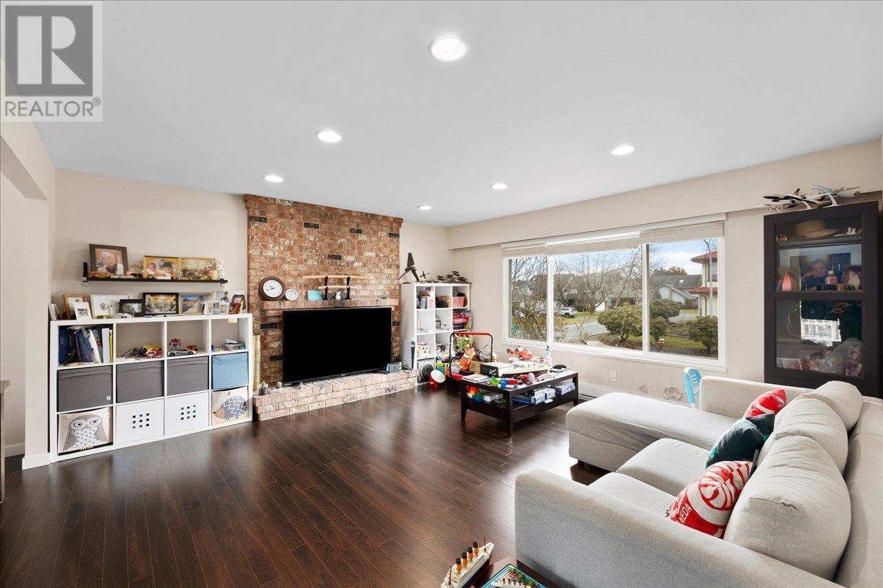 Listing Picture 4 of 37 : 7951 FROBISHER DRIVE, Richmond / 烈治文 - 魯藝地產 Yvonne Lu Group - MLS Medallion Club Member