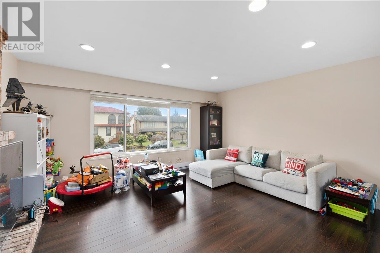 Listing Picture 5 of 37 : 7951 FROBISHER DRIVE, Richmond / 烈治文 - 魯藝地產 Yvonne Lu Group - MLS Medallion Club Member