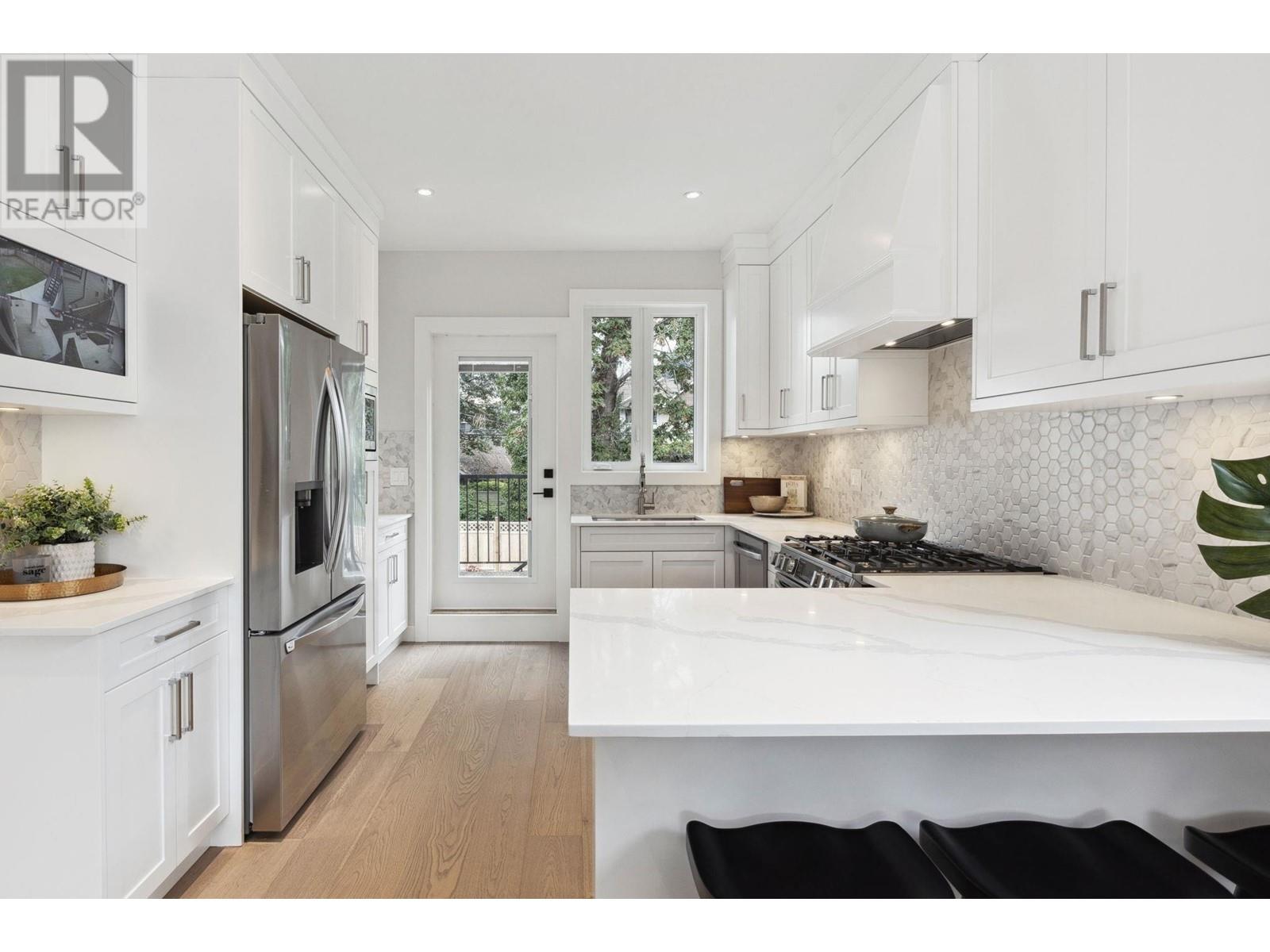 1330 W 15th Street, North Vancouver, British Columbia  V7P 1N2 - Photo 6 - R2977750