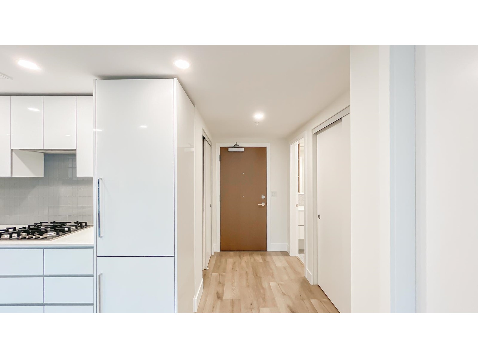 407 10428 Whalley Boulevard, Surrey, British Columbia  V3T 1W6 - Photo 5 - R2977573