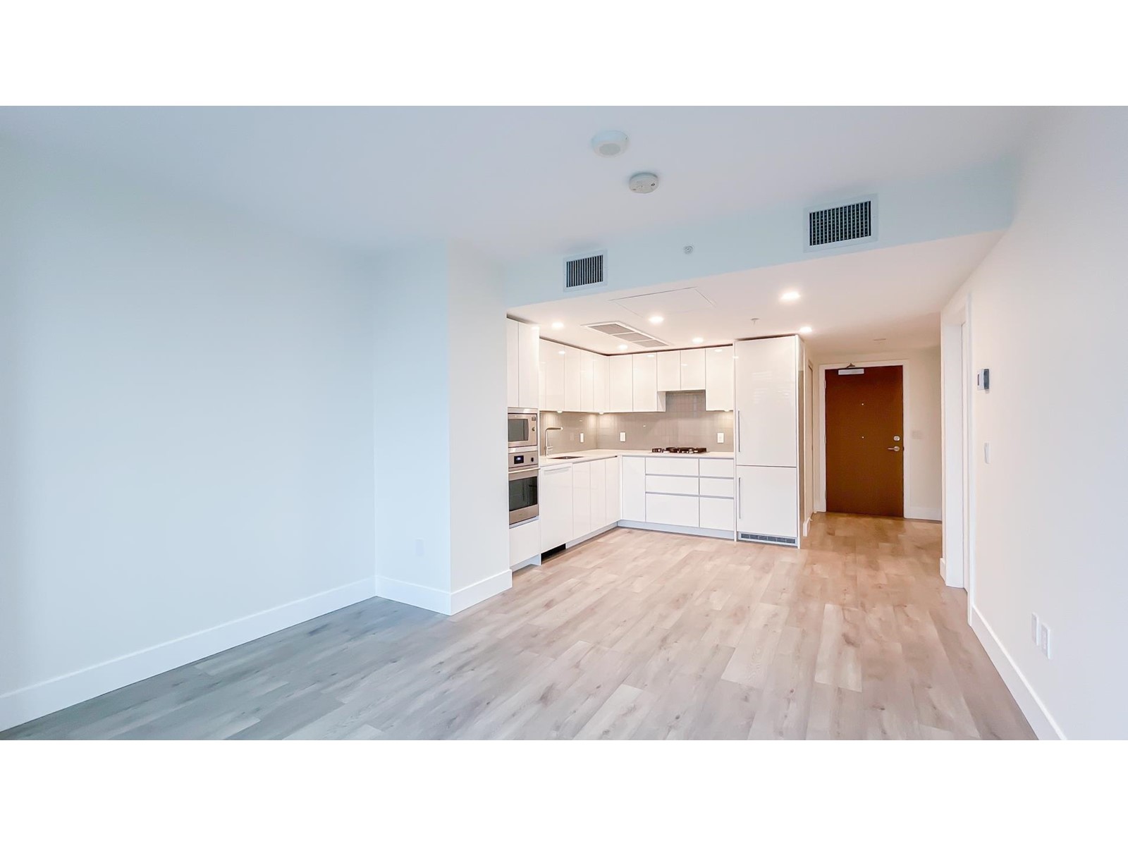 407 10428 Whalley Boulevard, Surrey, British Columbia  V3T 1W6 - Photo 6 - R2977573