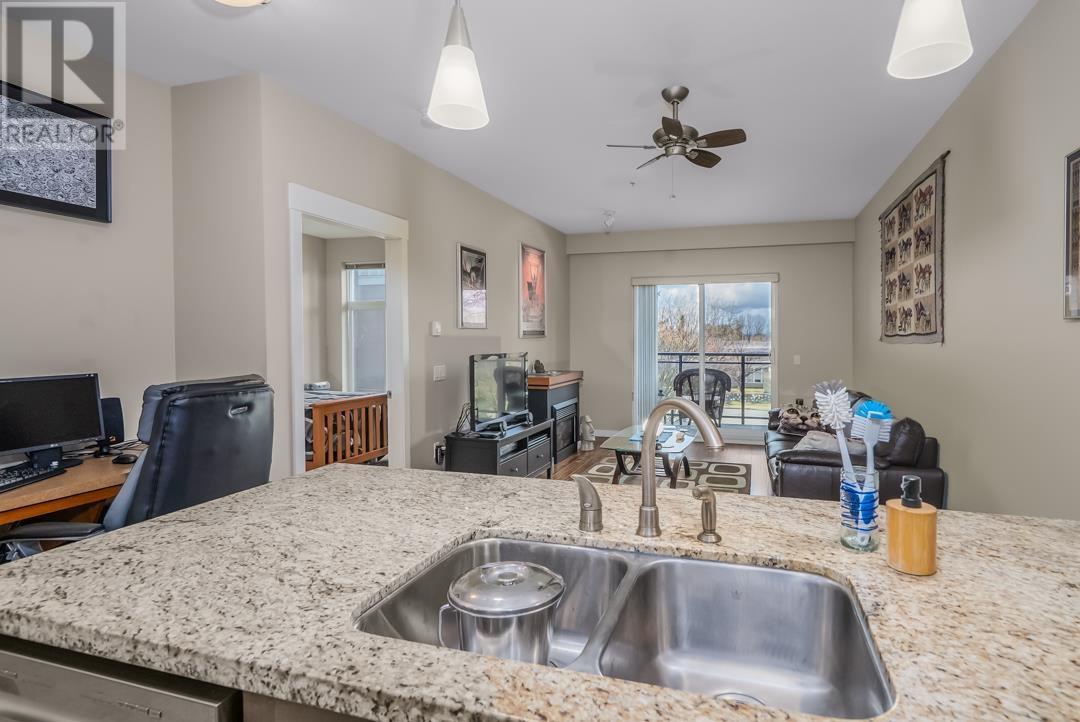 315 11950 Harris Road, Pitt Meadows, British Columbia  V3Y 0B7 - Photo 12 - R2977546