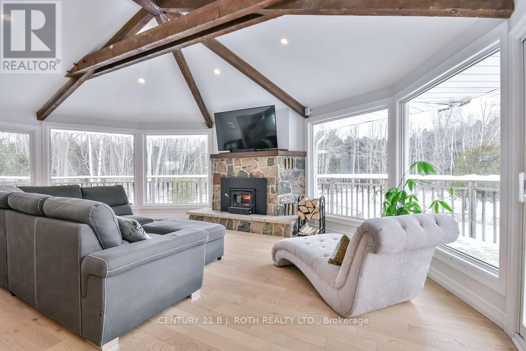 10457 Darkwood Road, Milton, Ontario  L0P 1J0 - Photo 9 - W12018431