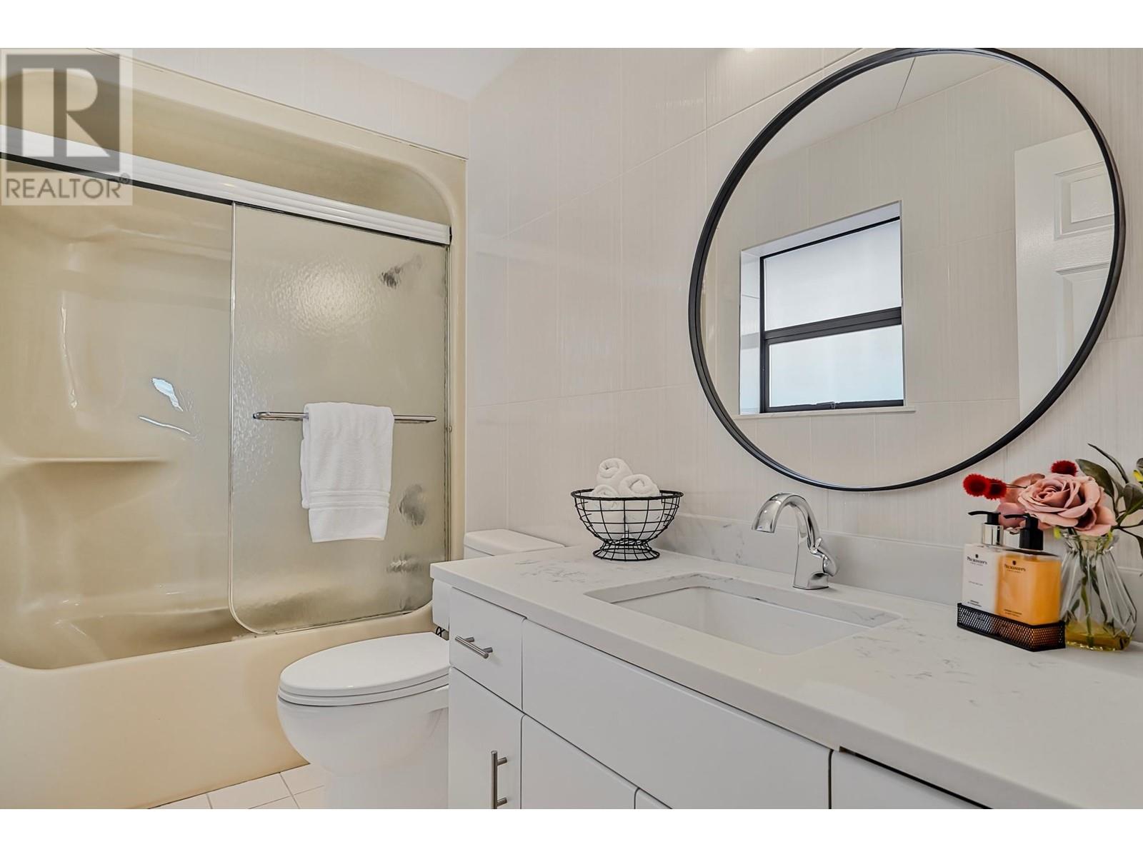 Listing Picture 14 of 18 : 376 HYTHE AVENUE, Burnaby / 本拿比 - 魯藝地產 Yvonne Lu Group - MLS Medallion Club Member