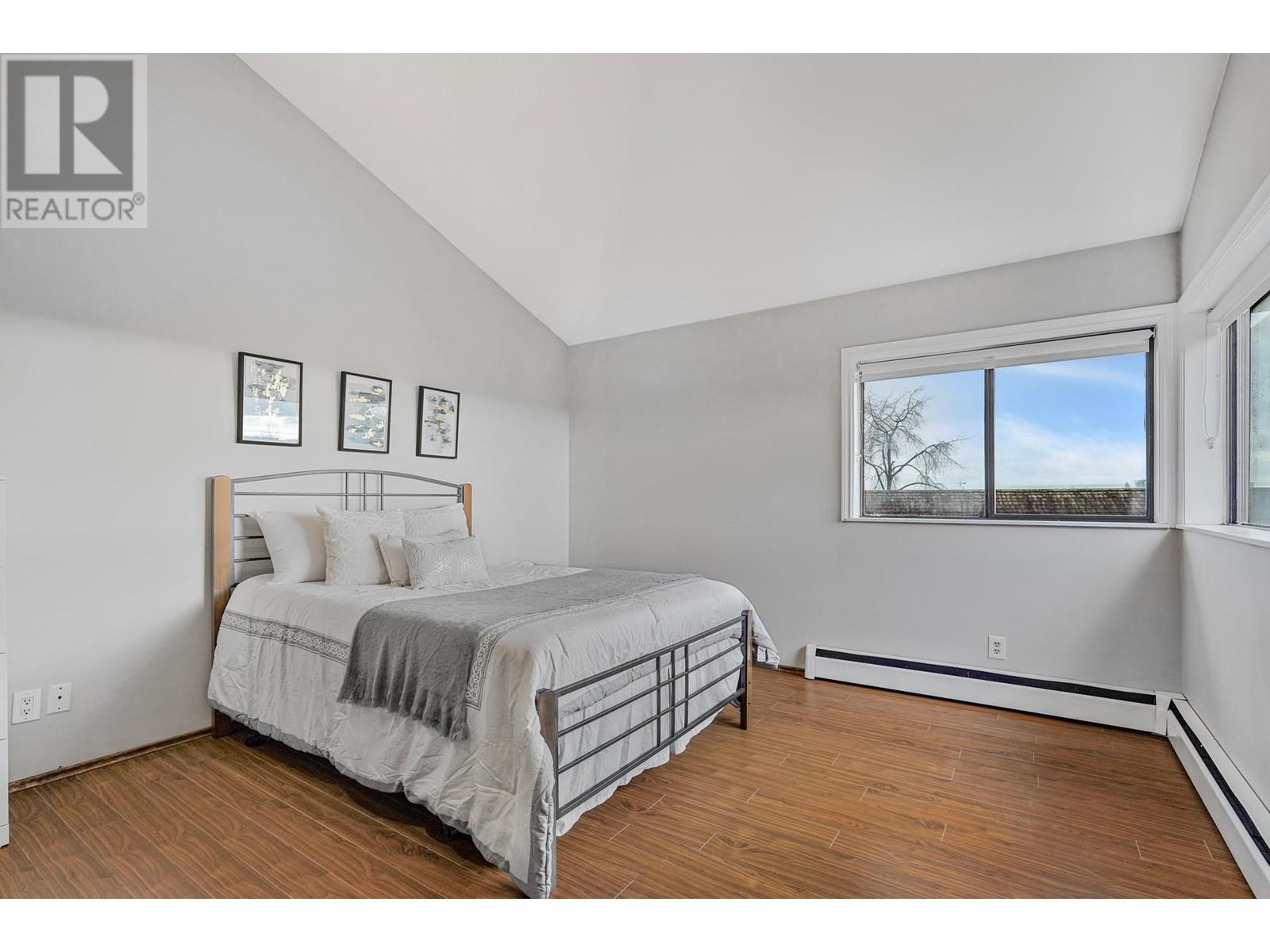 Listing Picture 12 of 18 : 376 HYTHE AVENUE, Burnaby / 本拿比 - 魯藝地產 Yvonne Lu Group - MLS Medallion Club Member