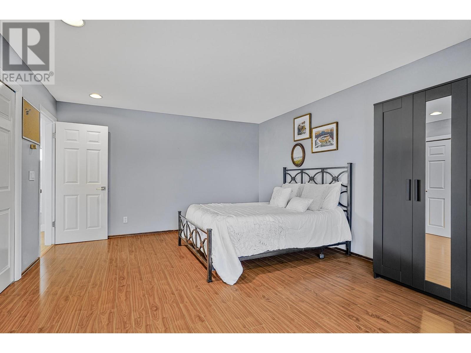 Listing Picture 13 of 18 : 376 HYTHE AVENUE, Burnaby / 本拿比 - 魯藝地產 Yvonne Lu Group - MLS Medallion Club Member