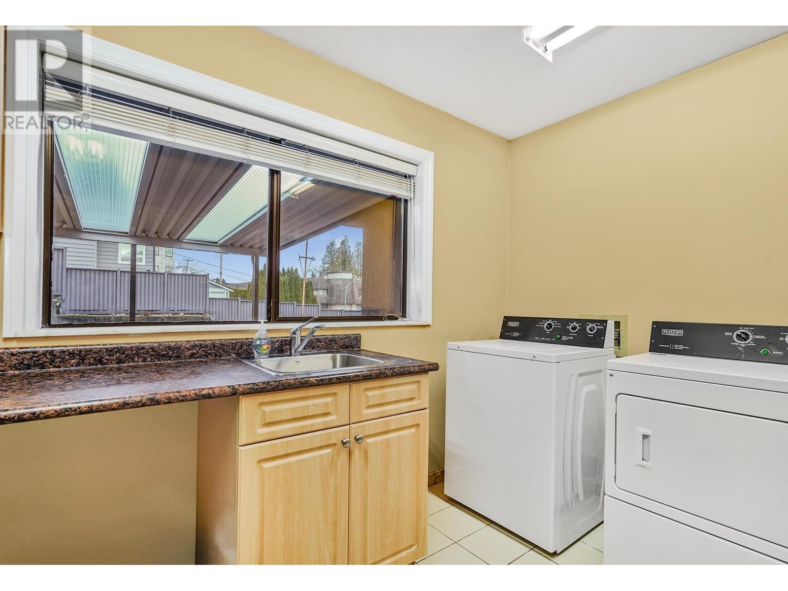 Listing Picture 9 of 18 : 376 HYTHE AVENUE, Burnaby / 本拿比 - 魯藝地產 Yvonne Lu Group - MLS Medallion Club Member