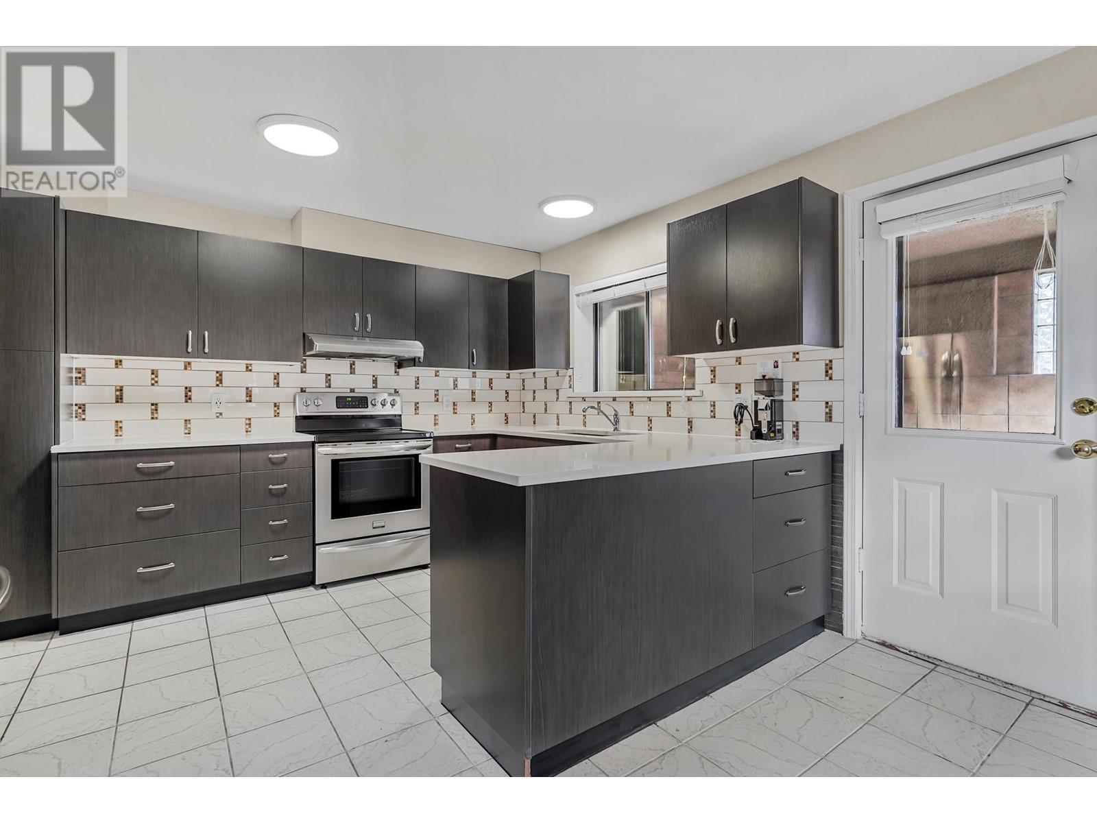 Listing Picture 15 of 18 : 376 HYTHE AVENUE, Burnaby / 本拿比 - 魯藝地產 Yvonne Lu Group - MLS Medallion Club Member