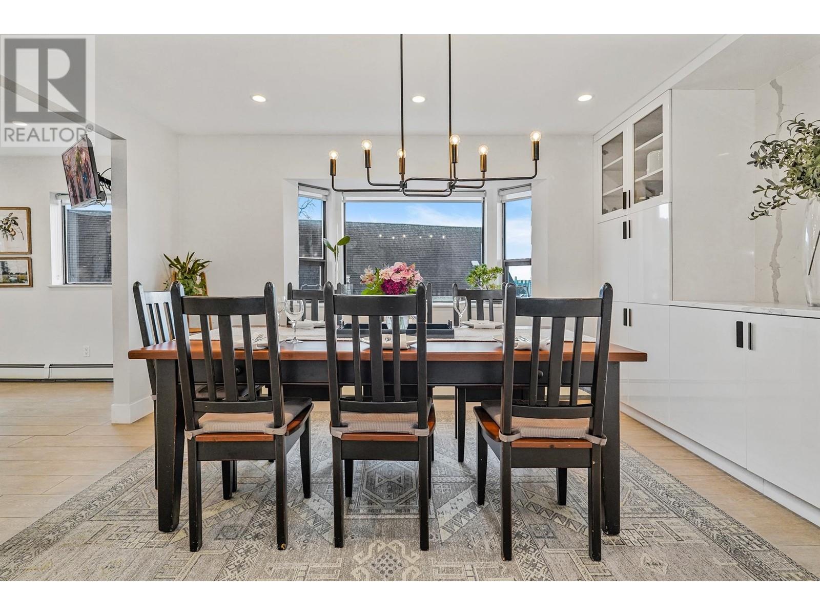Listing Picture 4 of 18 : 376 HYTHE AVENUE, Burnaby / 本拿比 - 魯藝地產 Yvonne Lu Group - MLS Medallion Club Member