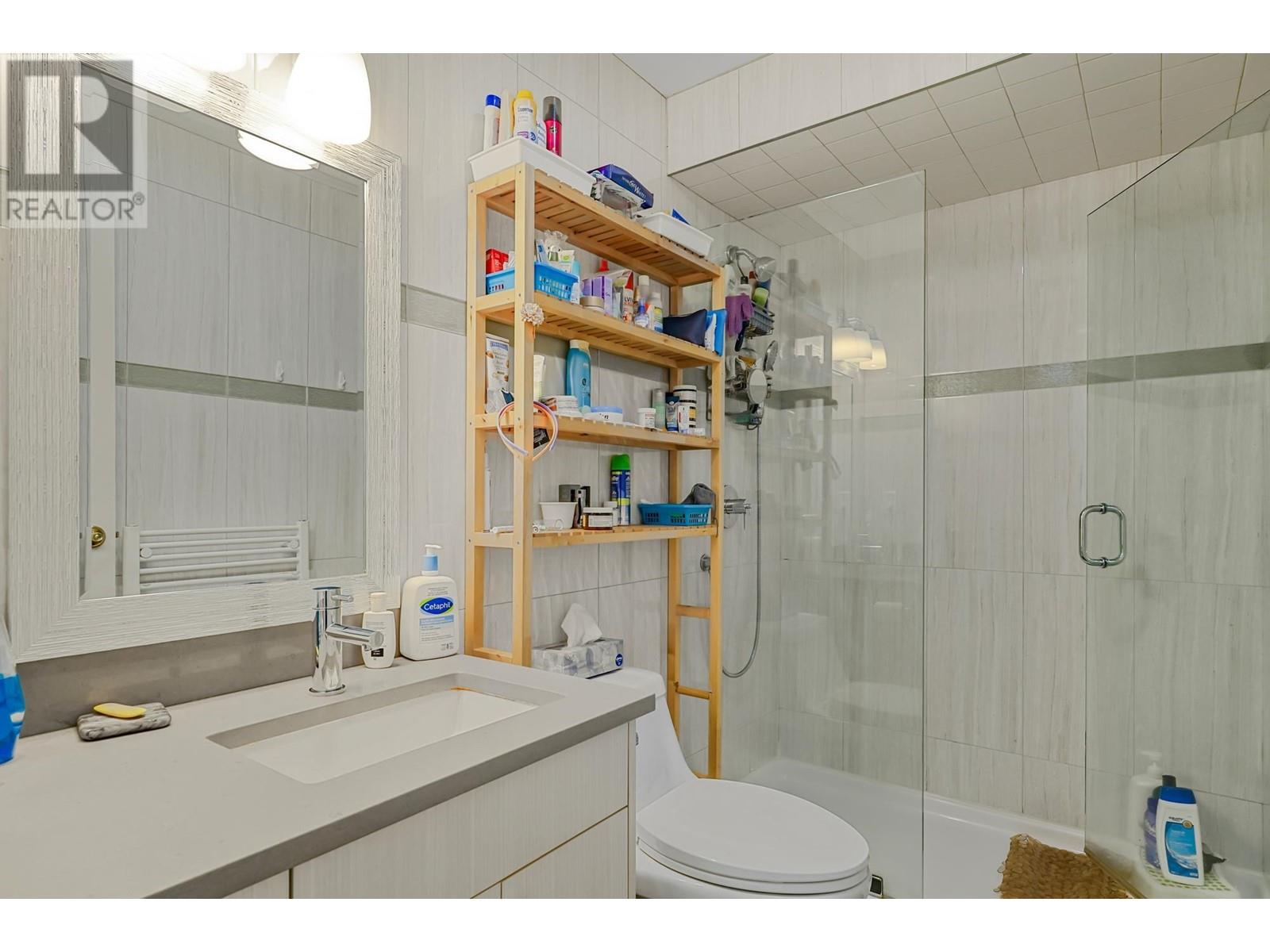 Listing Picture 17 of 18 : 376 HYTHE AVENUE, Burnaby / 本拿比 - 魯藝地產 Yvonne Lu Group - MLS Medallion Club Member