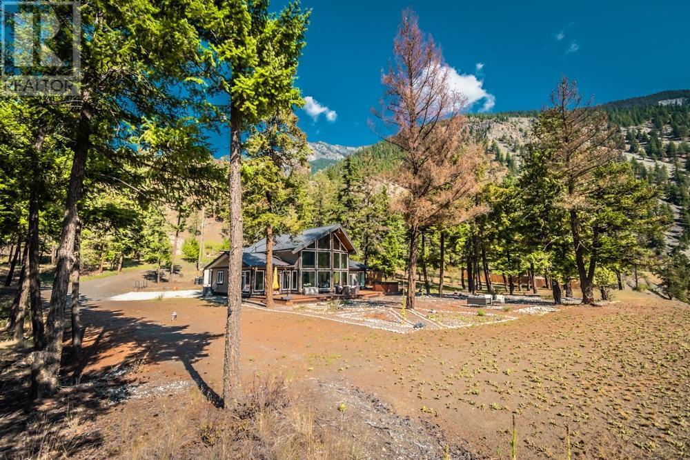 5353 12 Highway, Lillooet, British Columbia  V0K 1V0 - Photo 7 - 10339031