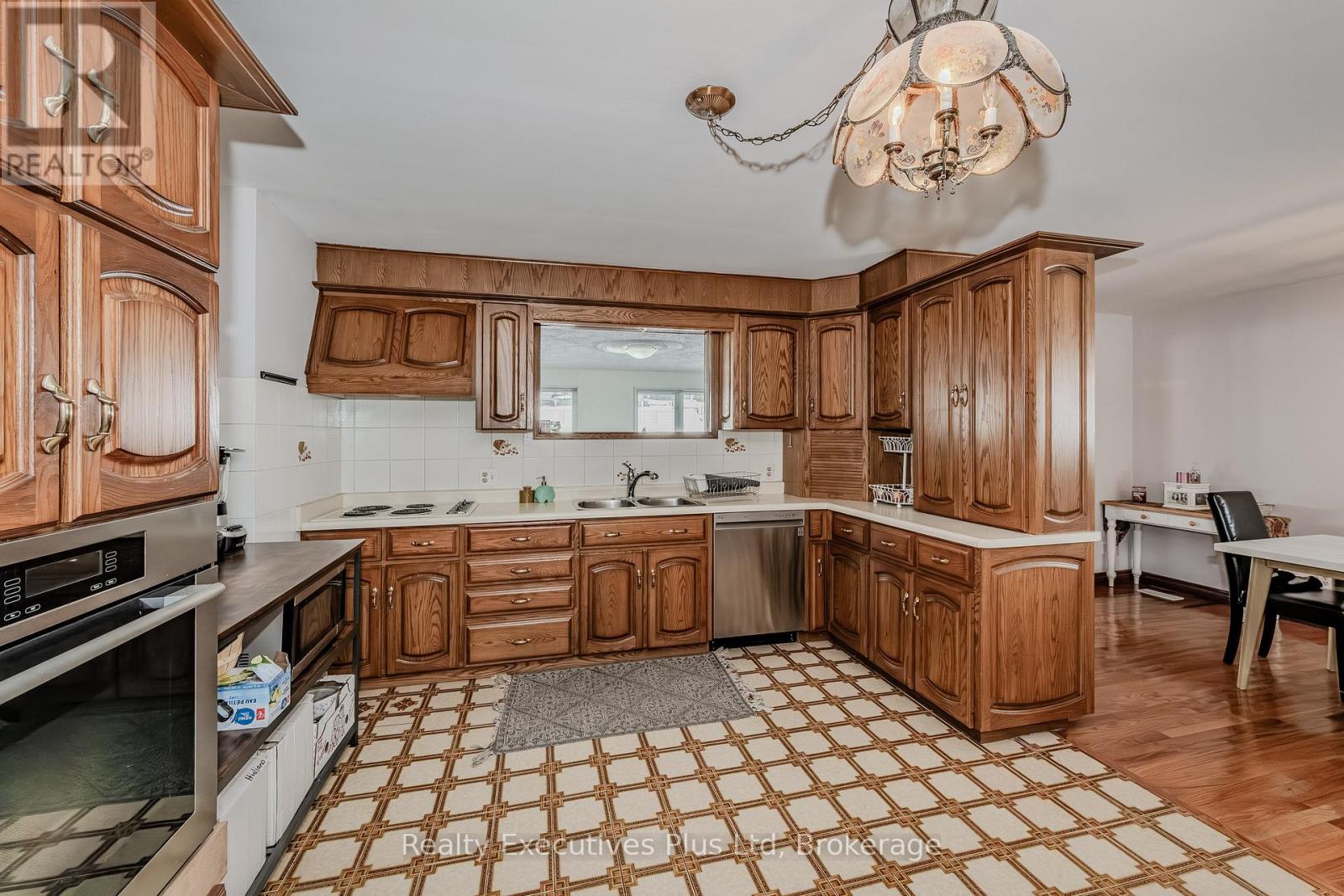 184 Grove Street, Guelph, Ontario  N1E 2W7 - Photo 14 - X12018459