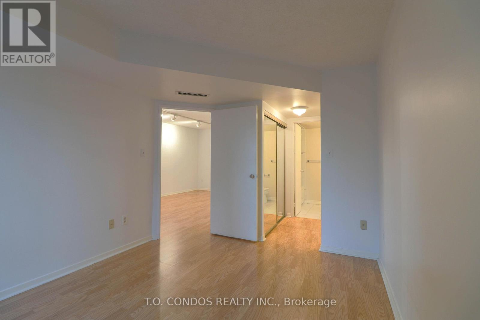 2212 - 1001 Bay Street, Toronto, Ontario  M5S 3A6 - Photo 13 - C12018485