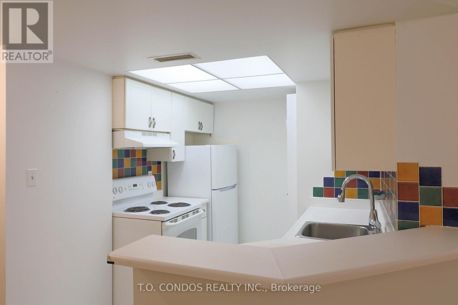 2212 - 1001 Bay Street, Toronto, Ontario  M5S 3A6 - Photo 3 - C12018485