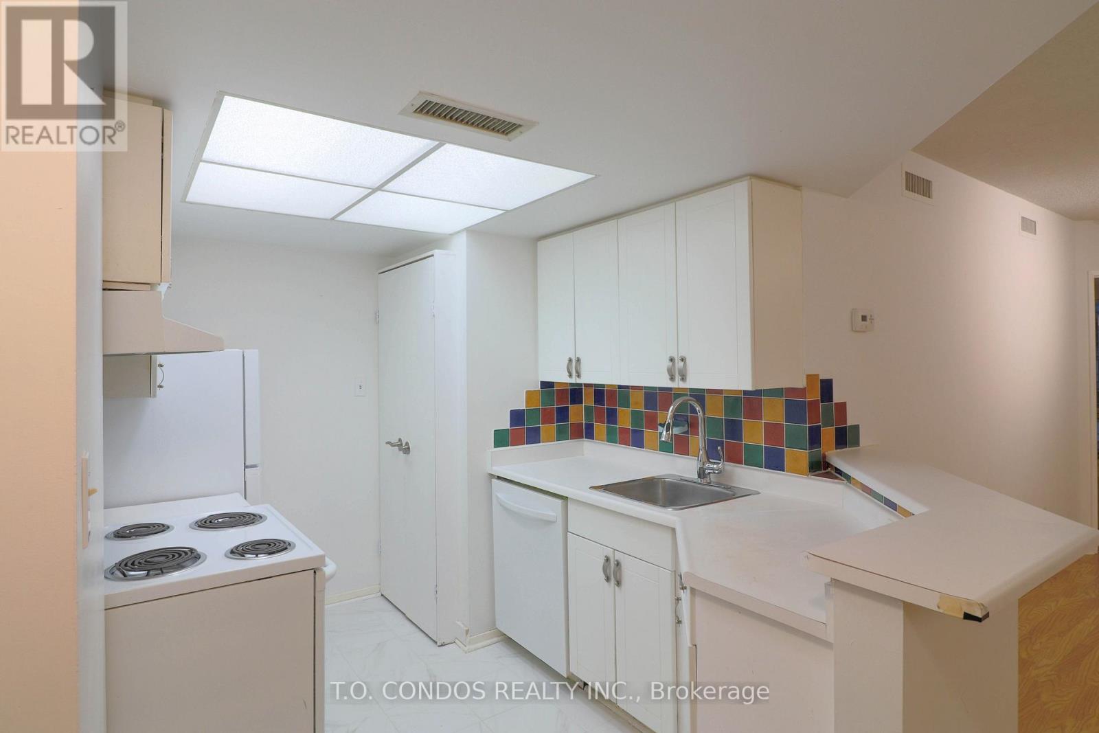 2212 - 1001 Bay Street, Toronto, Ontario  M5S 3A6 - Photo 4 - C12018485